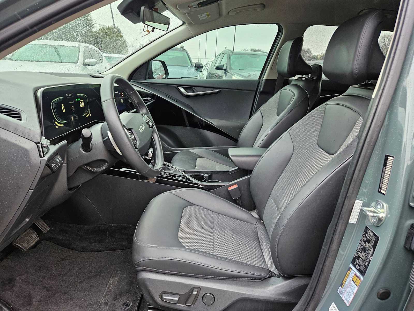 Thumbnail: 2023 Kia Niro - 11