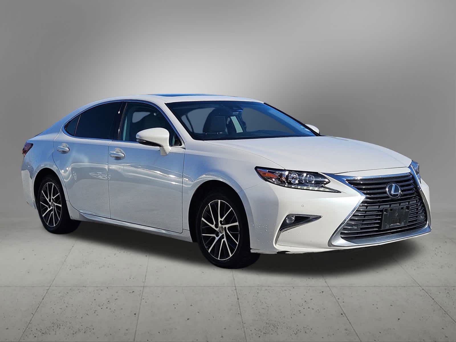 Thumbnail: 2018 Lexus ES - 8