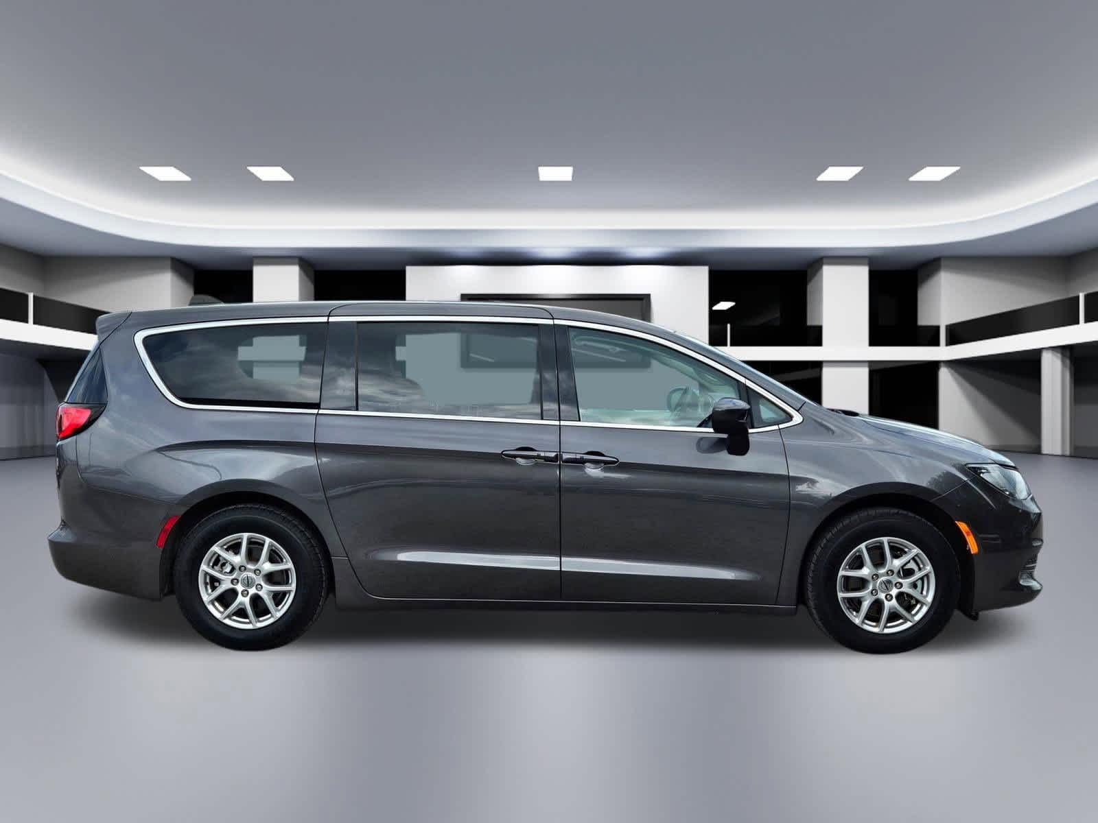 Thumbnail: 2023 Chrysler Voyager - 7