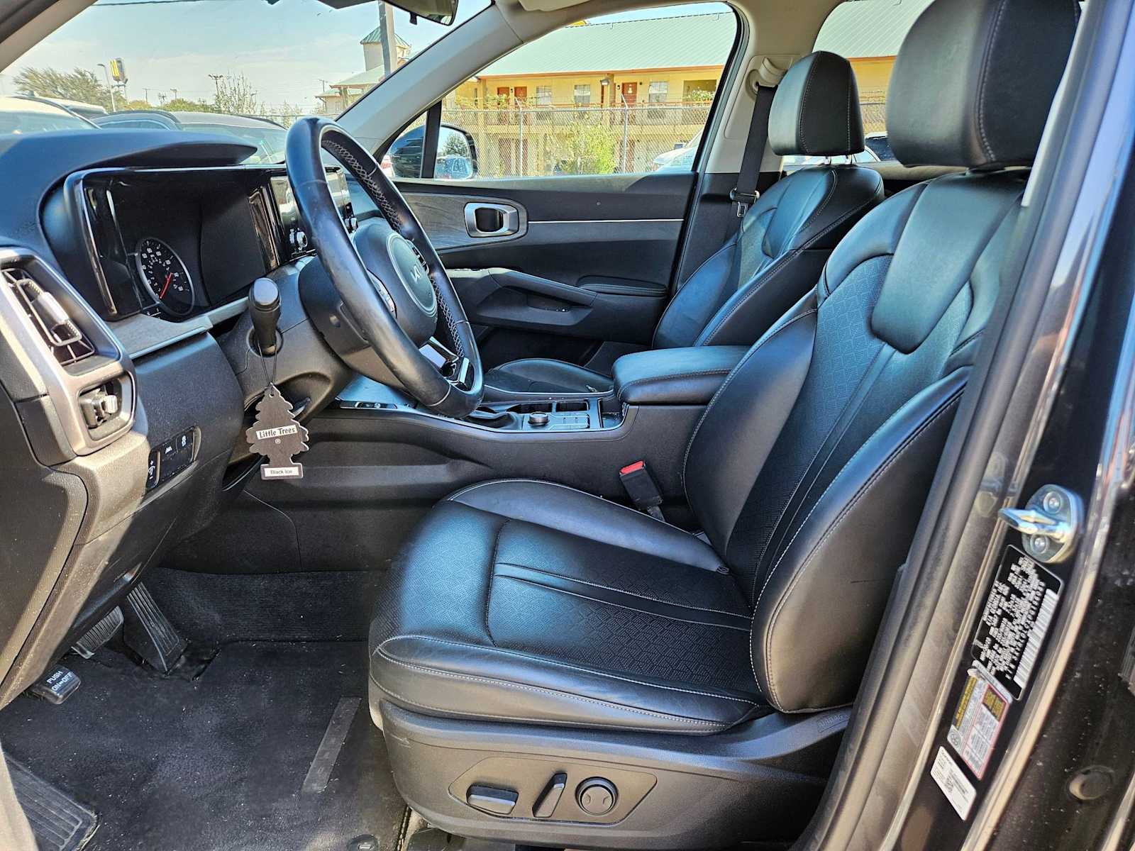 Thumbnail: 2023 Kia Sorento - 13