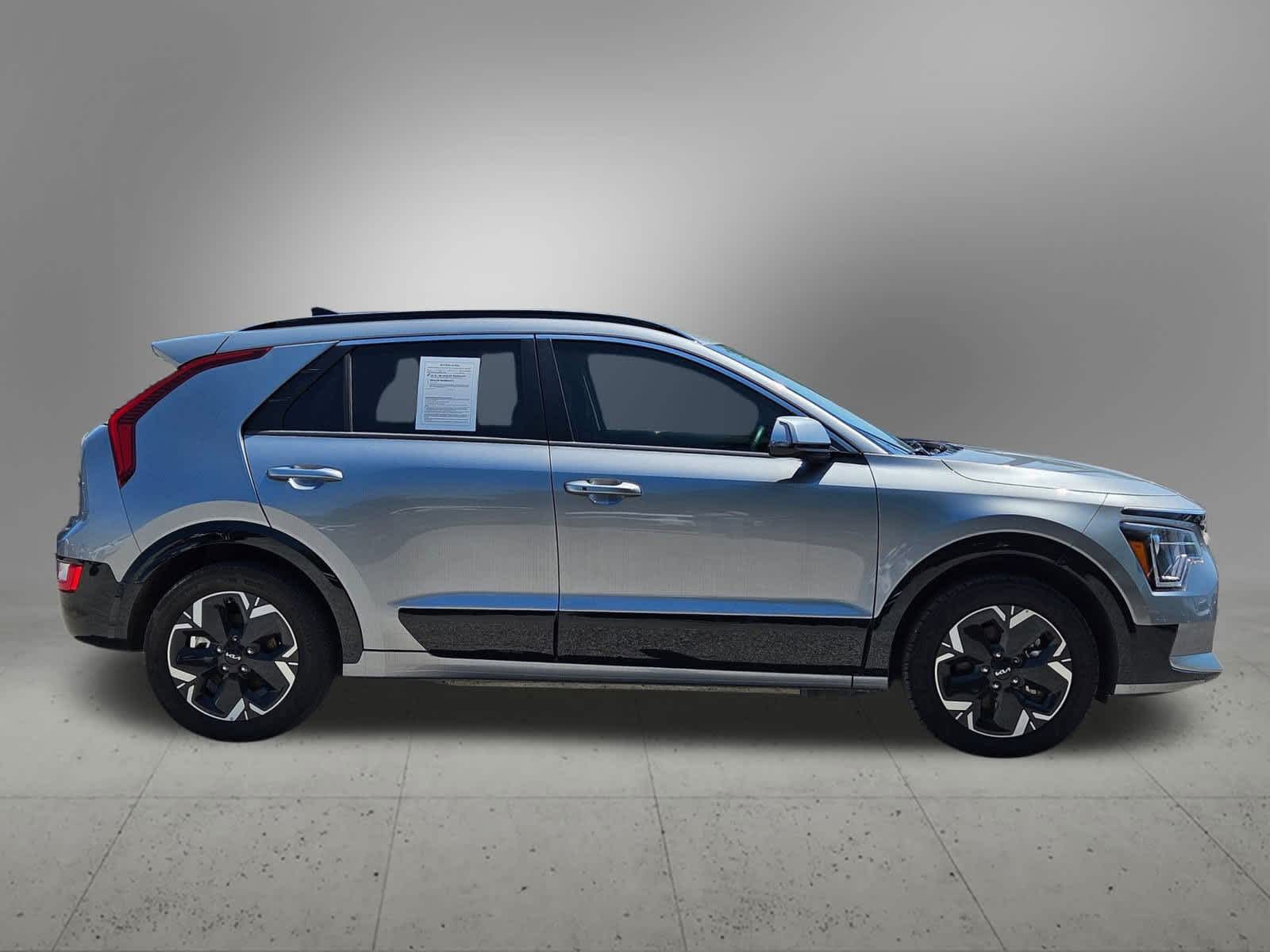Thumbnail: 2023 Kia Niro - 7