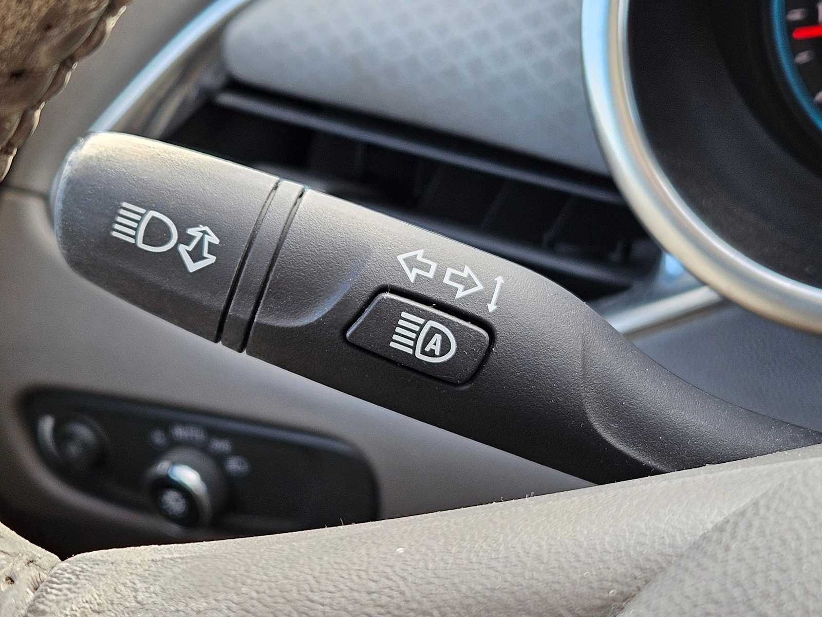 Thumbnail: 2016 Chevrolet Malibu - 16