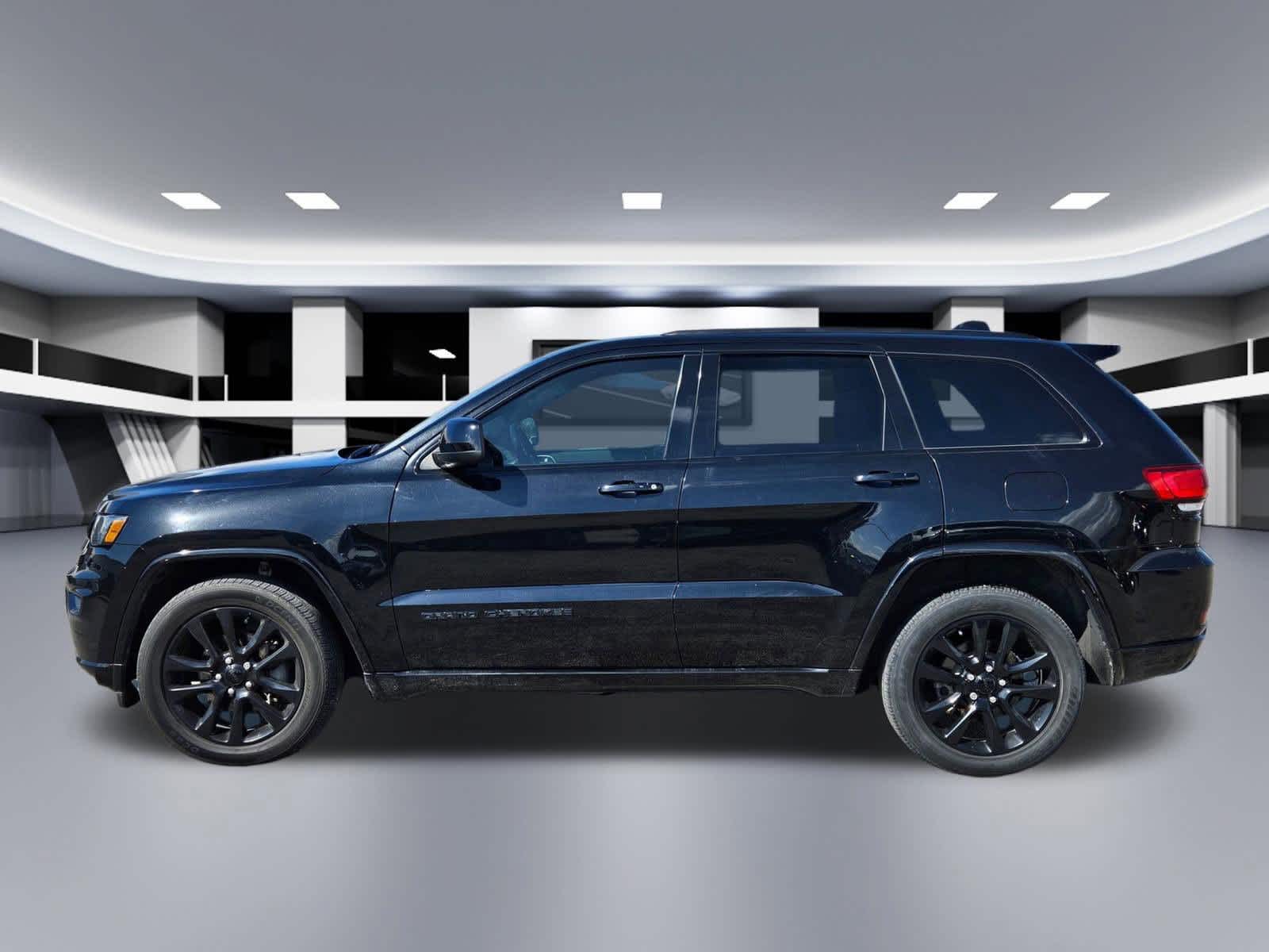 Thumbnail: 2020 Jeep Grand Cherokee - 3
