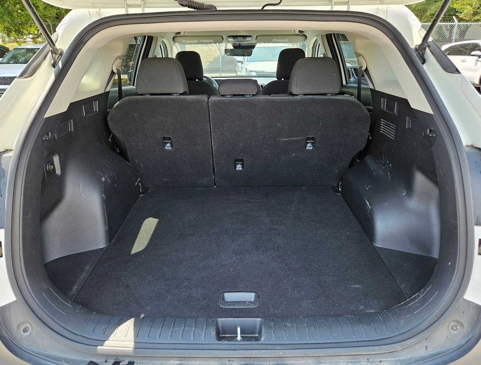 Thumbnail: 2023 Kia Sportage - 32