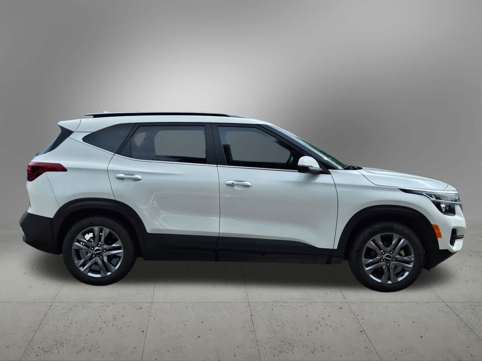 Thumbnail: 2023 Kia Seltos - 7