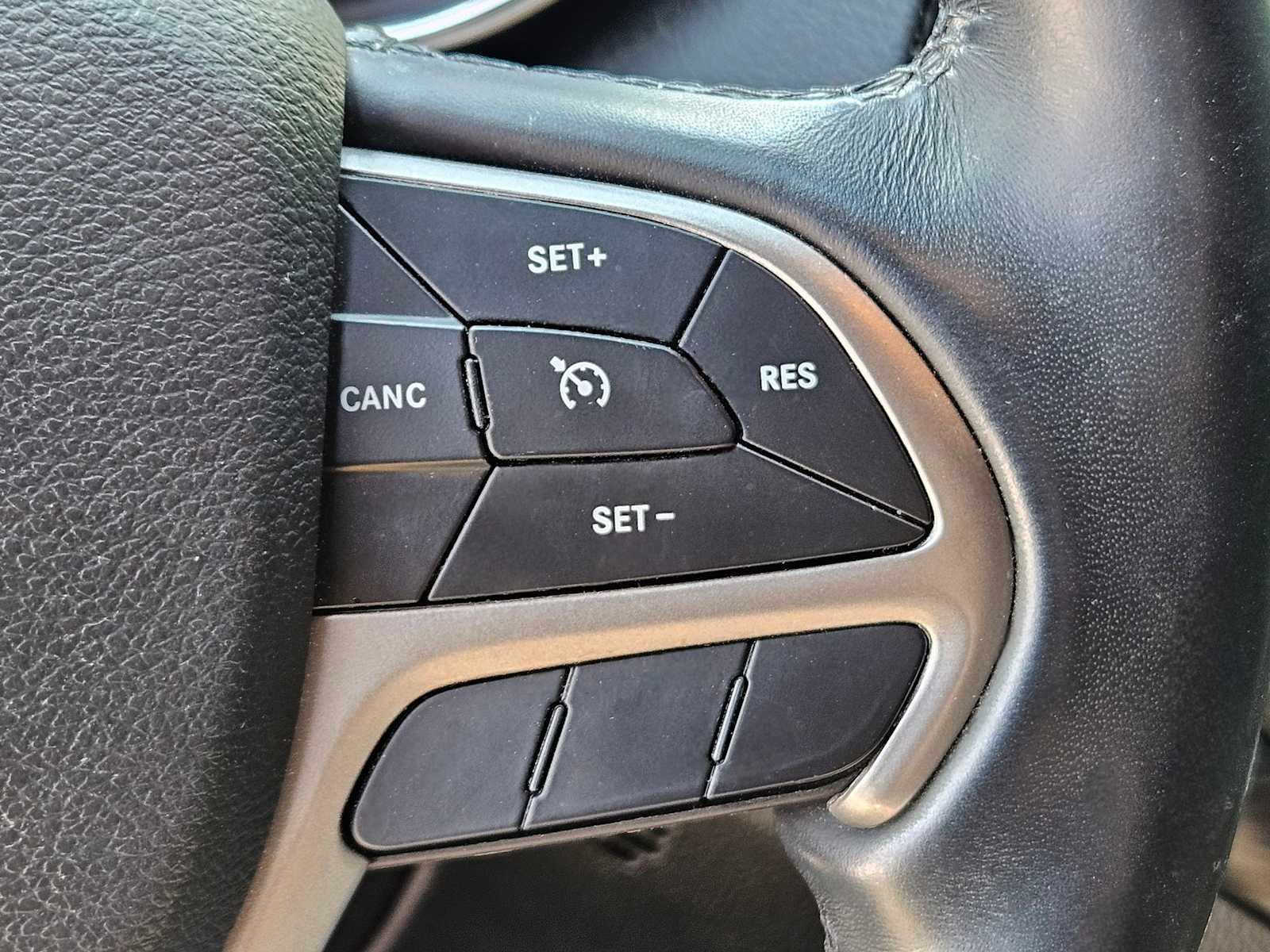 Thumbnail: 2019 Jeep Grand Cherokee - 16