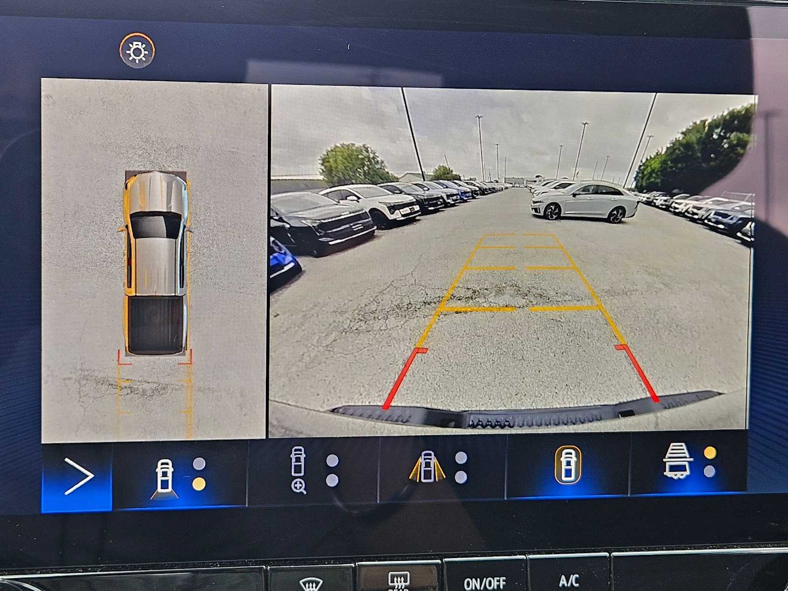 Thumbnail: 2023 Chevrolet Colorado - 14