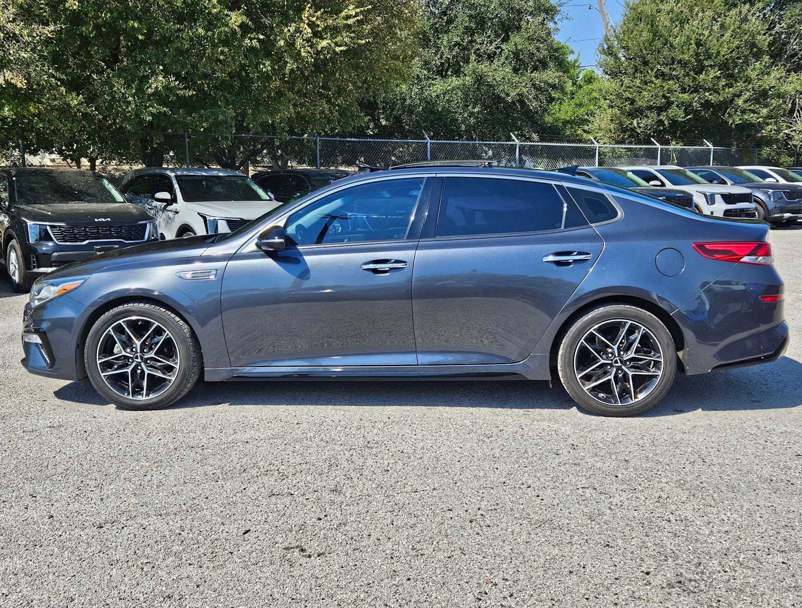 2020 Kia Optima SE photo 2