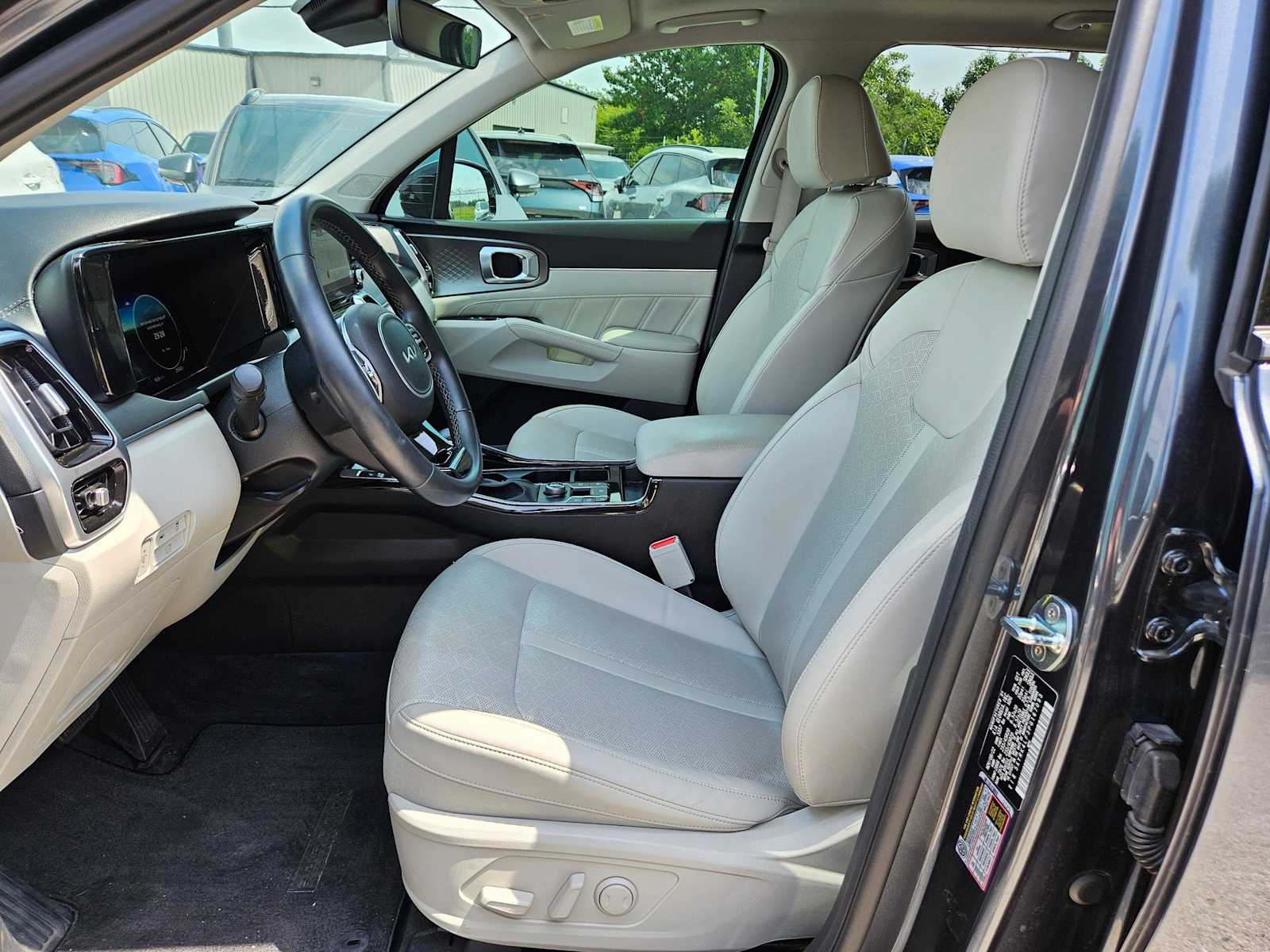 Thumbnail: 2023 Kia Sorento - 16
