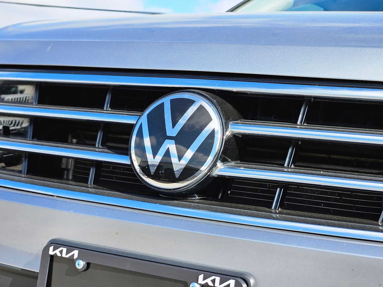 Thumbnail: 2023 Volkswagen Tiguan - 11