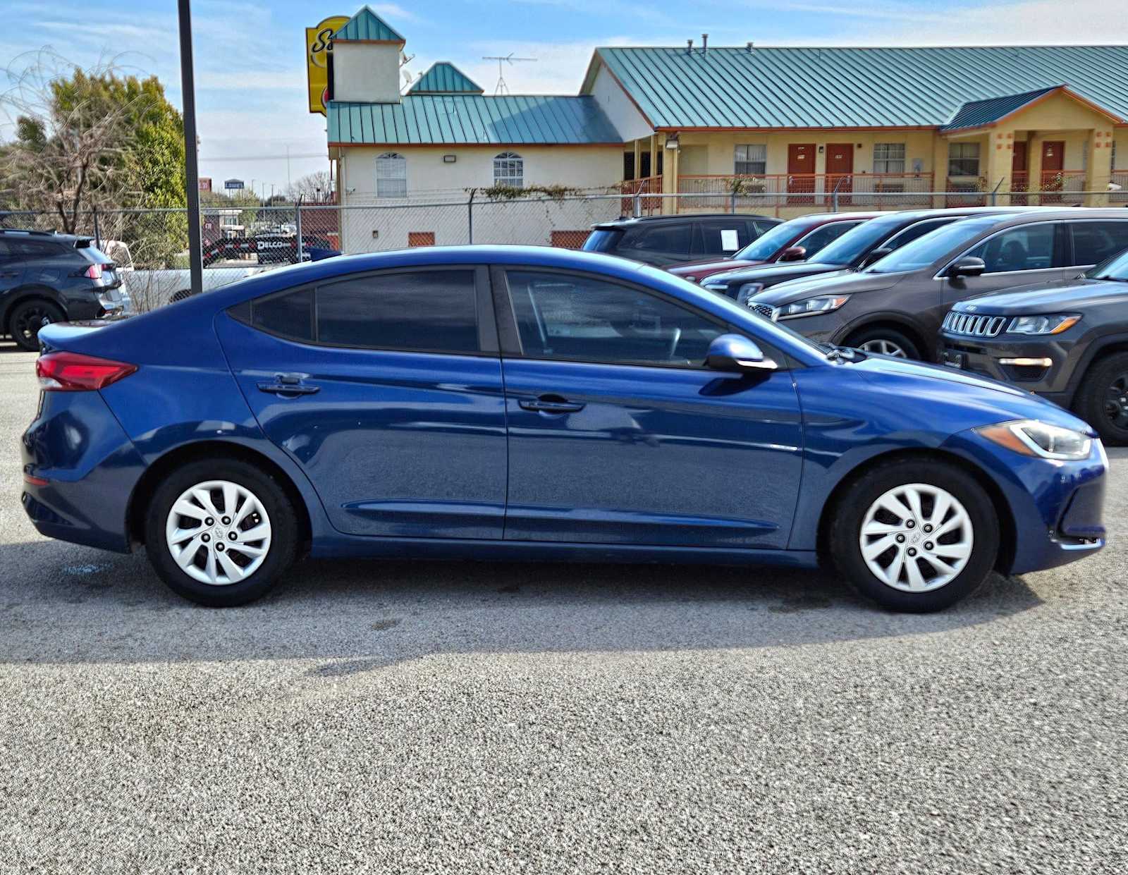 Thumbnail: 2017 Hyundai Elantra - 6