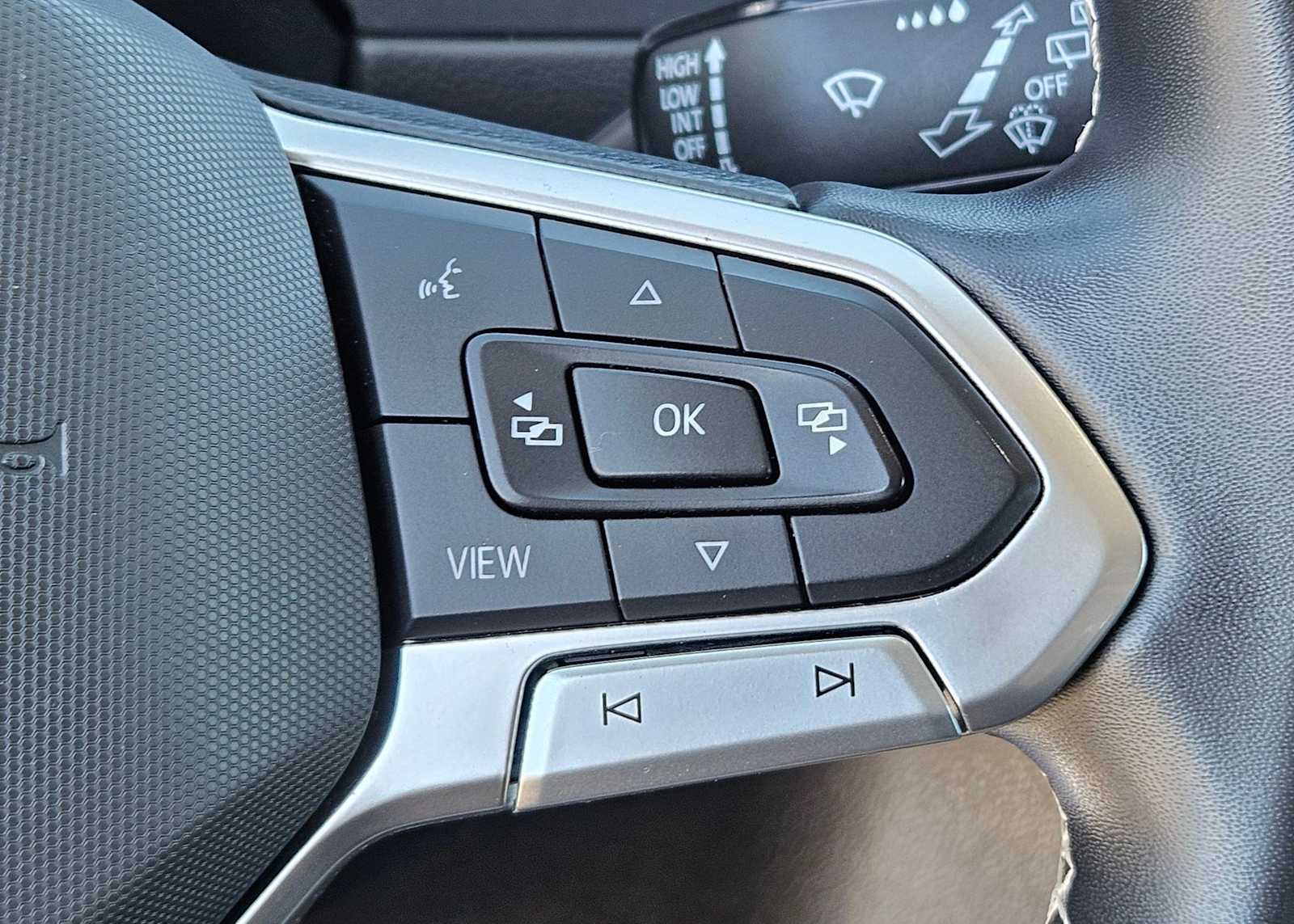 Thumbnail: 2022 Volkswagen Tiguan - 22