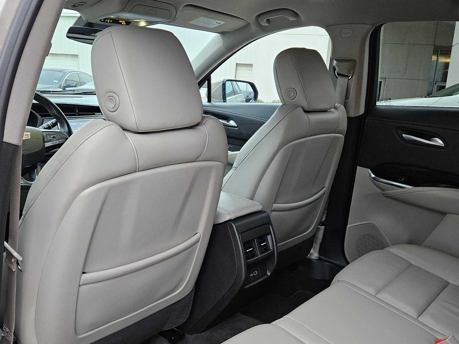 Thumbnail: 2023 Cadillac XT4 - 19