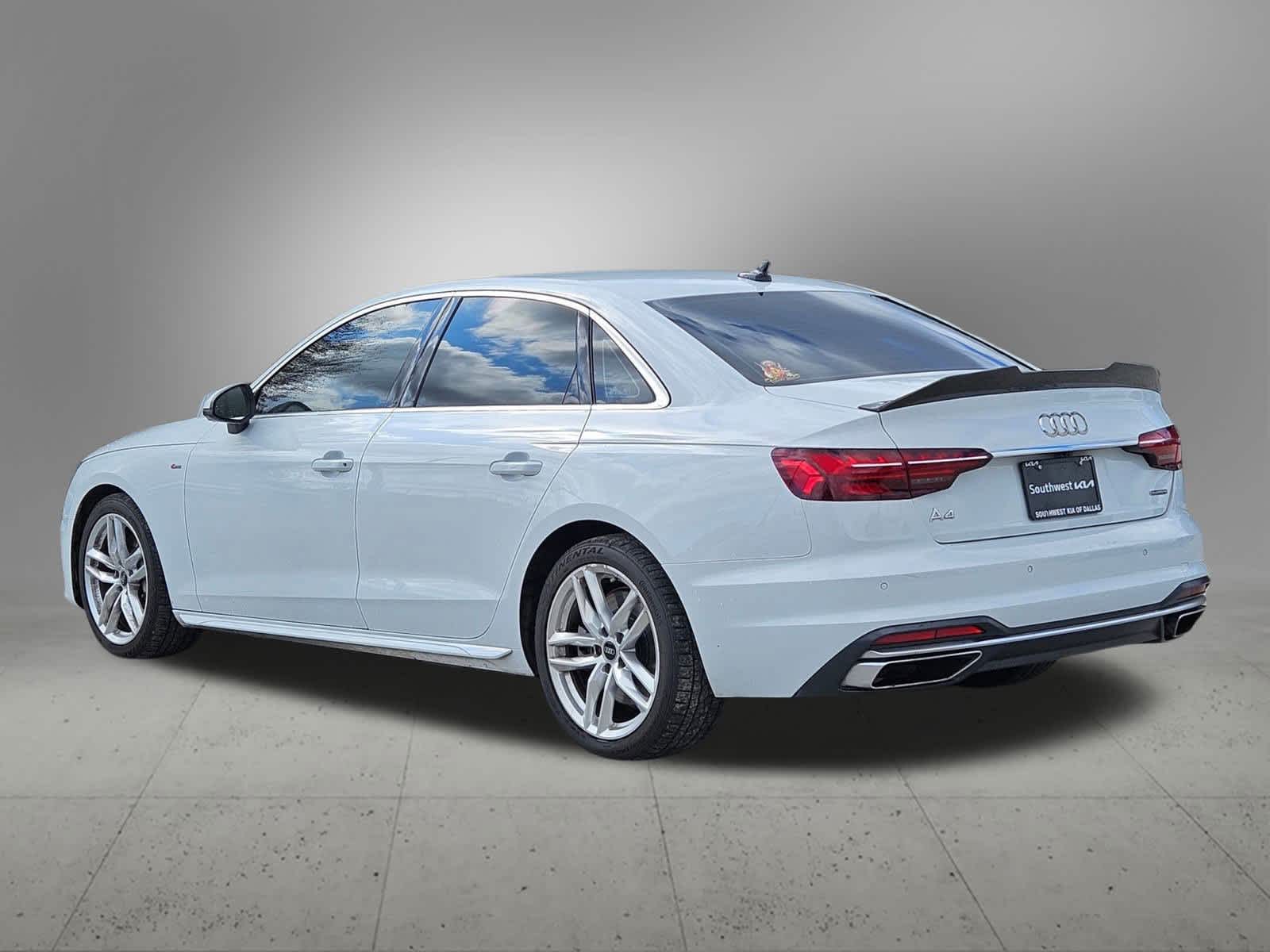 2022 Audi A4 S line Quattro Premium Plus photo 3