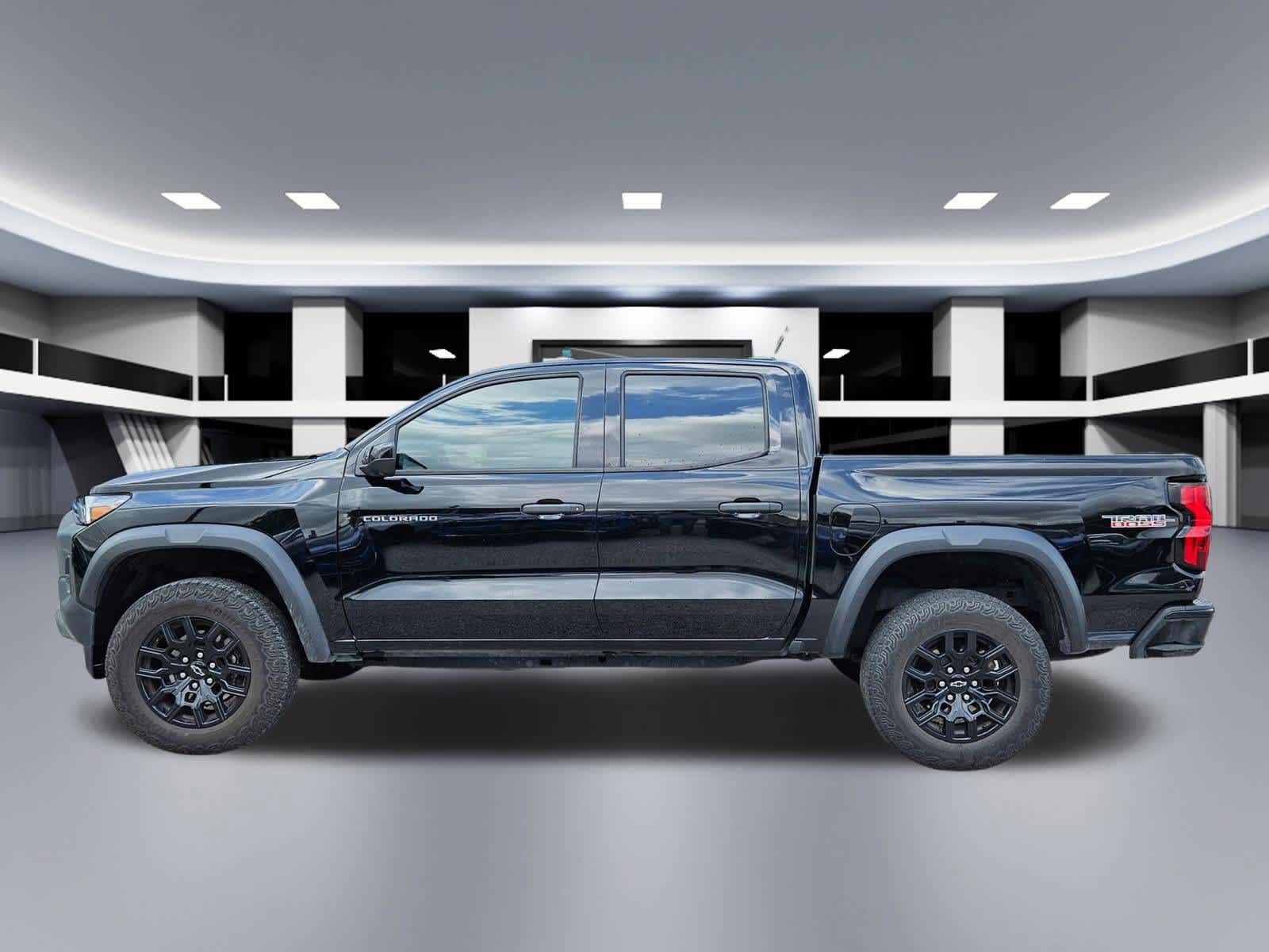 Thumbnail: 2023 Chevrolet Colorado - 3