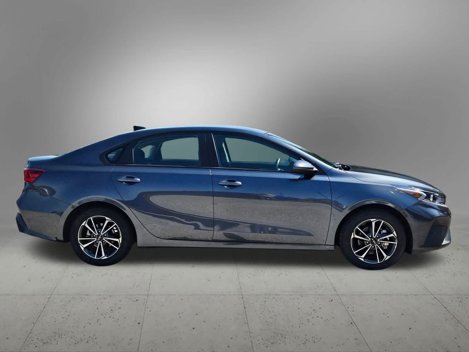 Thumbnail: 2023 Kia Forte - 6
