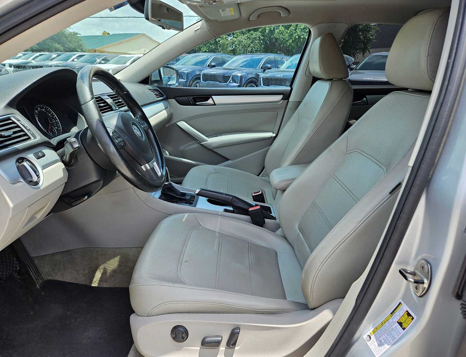 Thumbnail: 2013 Volkswagen Passat - 15