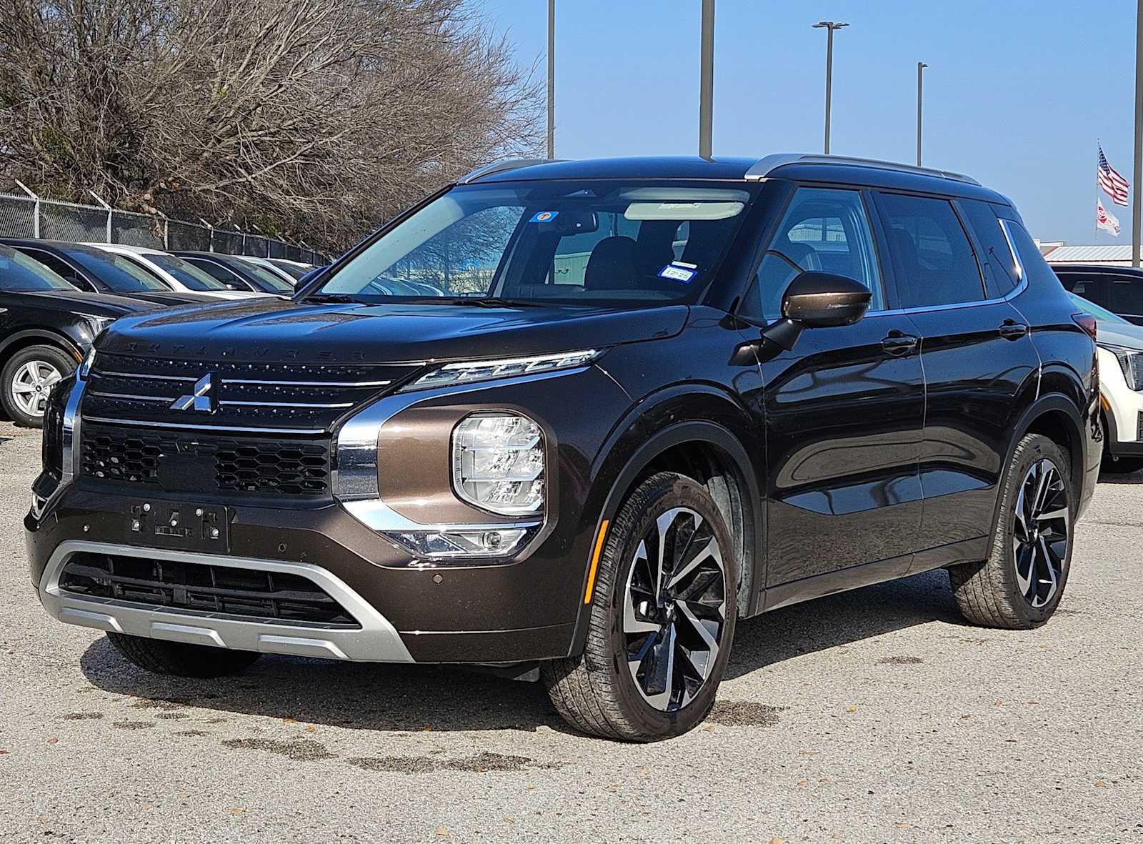 Thumbnail: 2022 Mitsubishi Outlander - 10