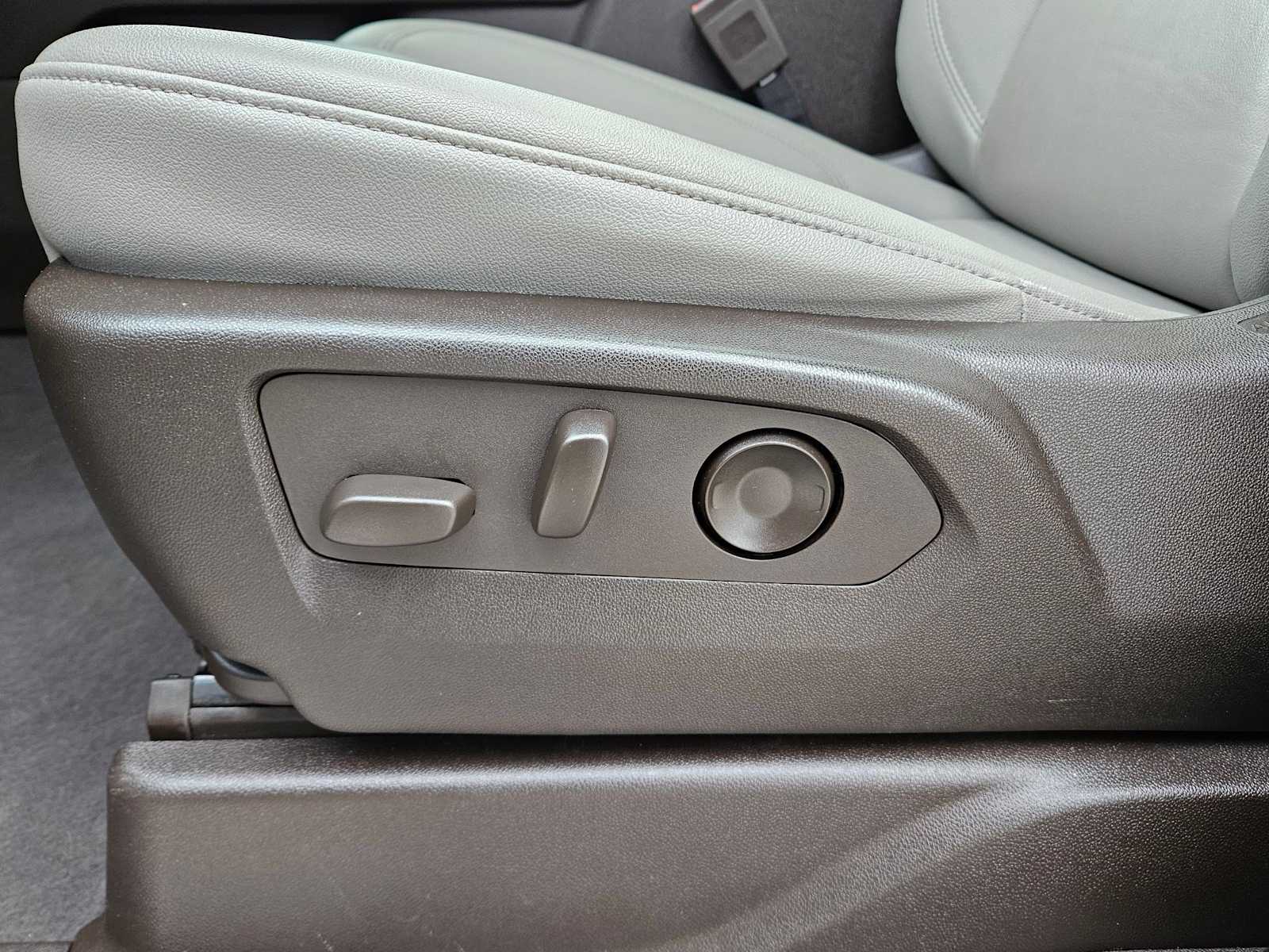 Thumbnail: 2022 Chevrolet Tahoe - 18