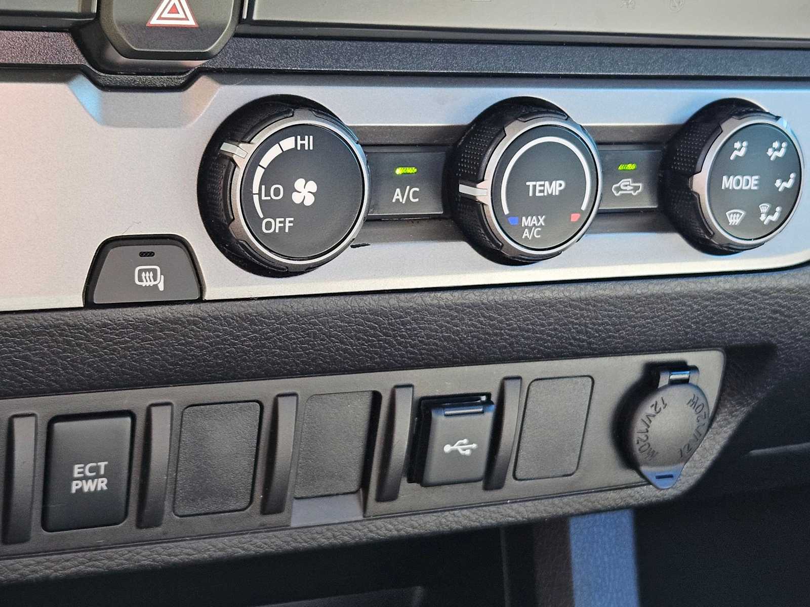 Thumbnail: 2022 Toyota Tacoma - 22