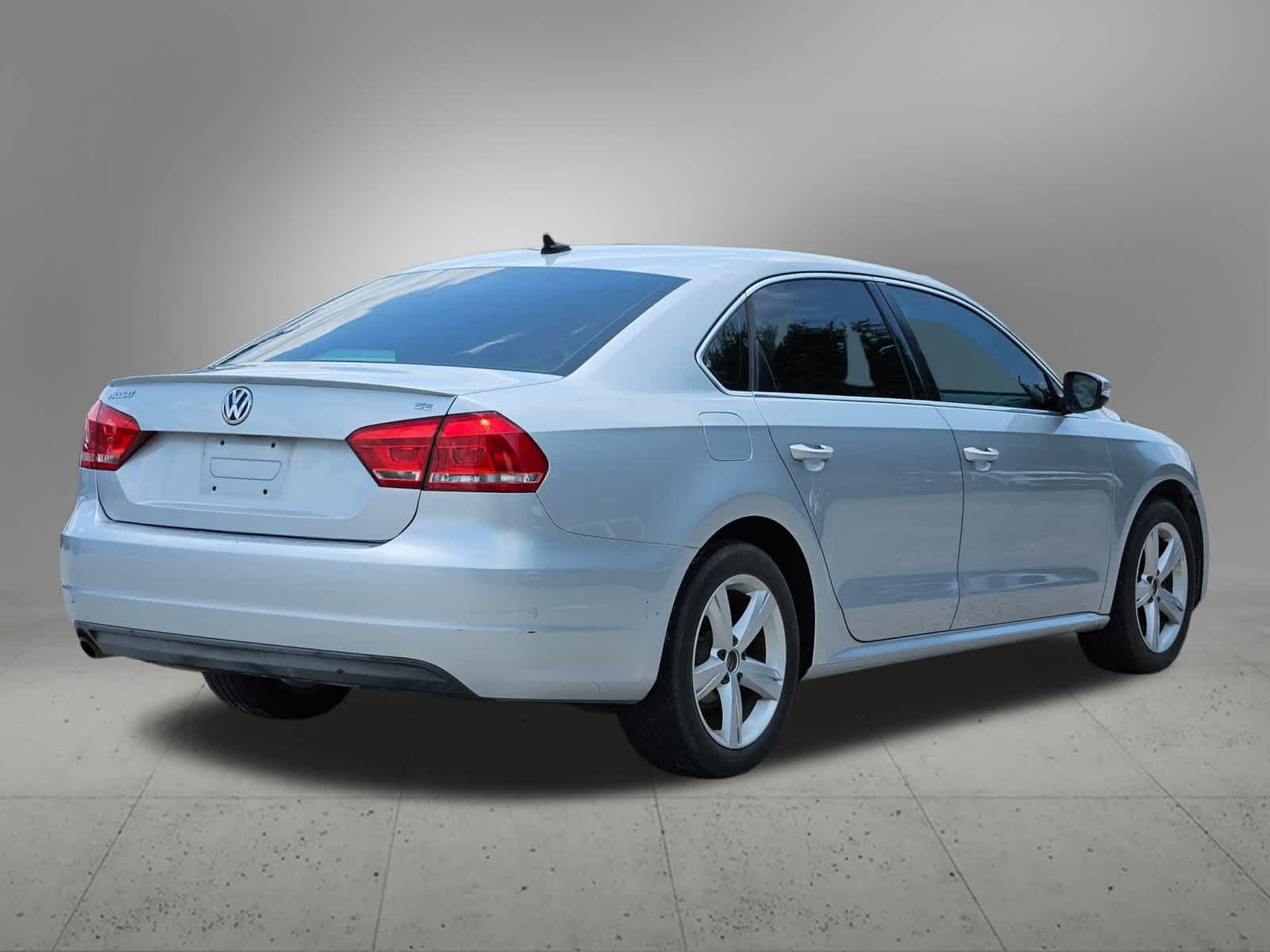 Thumbnail: 2013 Volkswagen Passat - 6