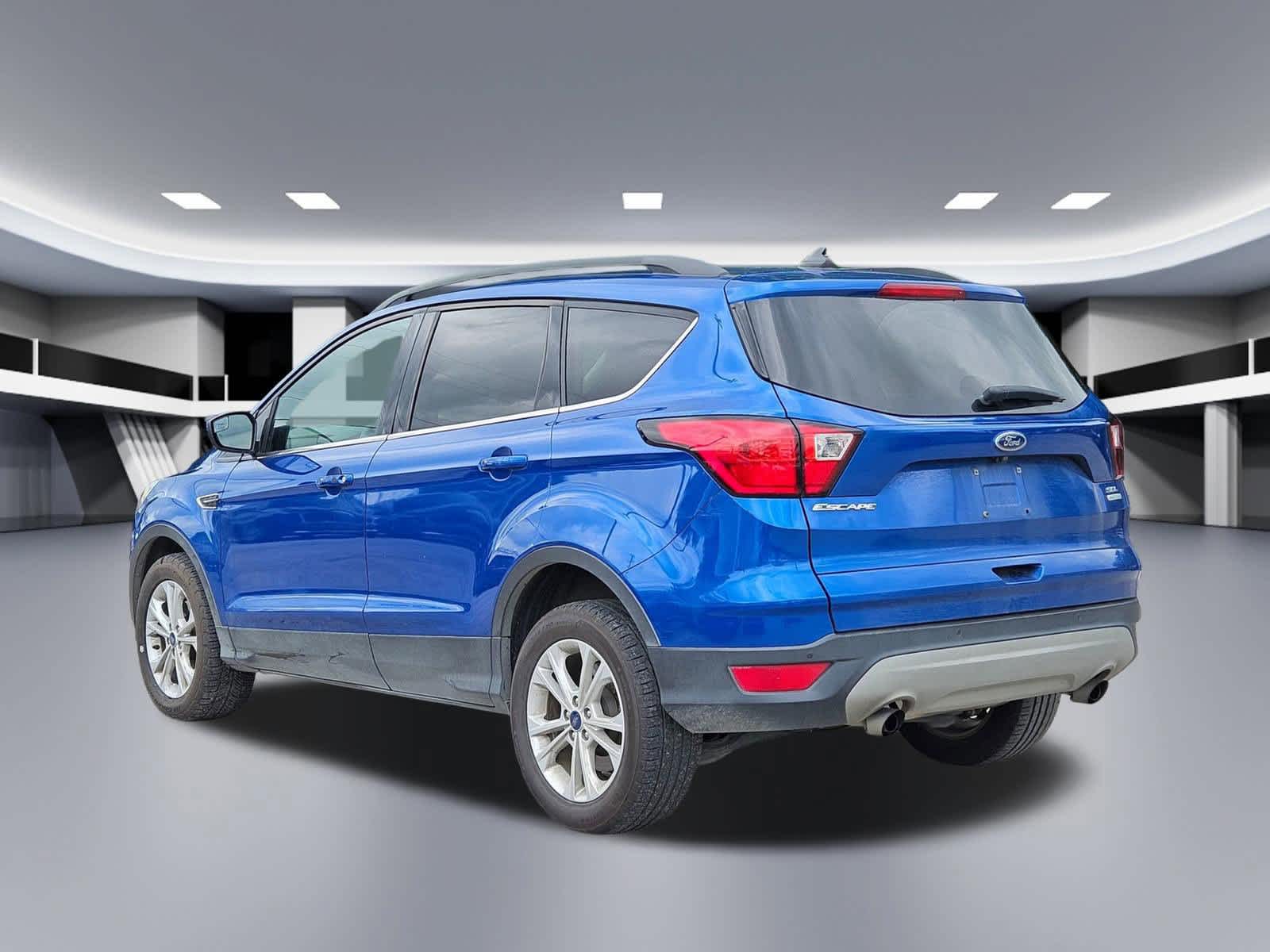 Thumbnail: 2019 Ford Escape - 3