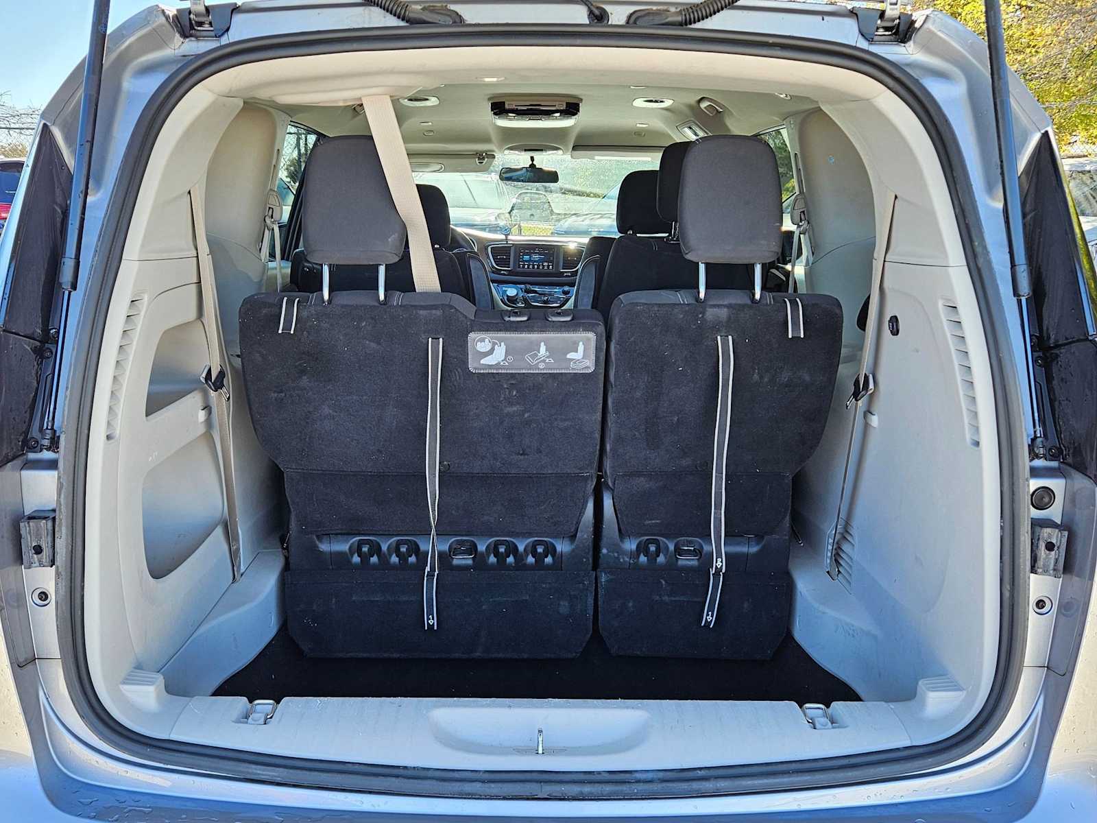 Thumbnail: 2020 Chrysler Voyager - 23