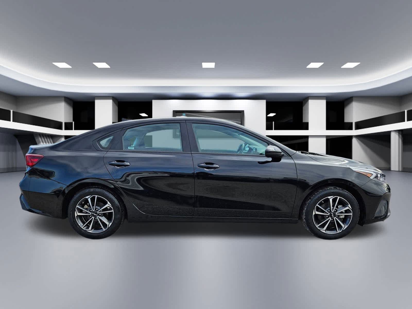 Thumbnail: 2024 Kia Forte - 7