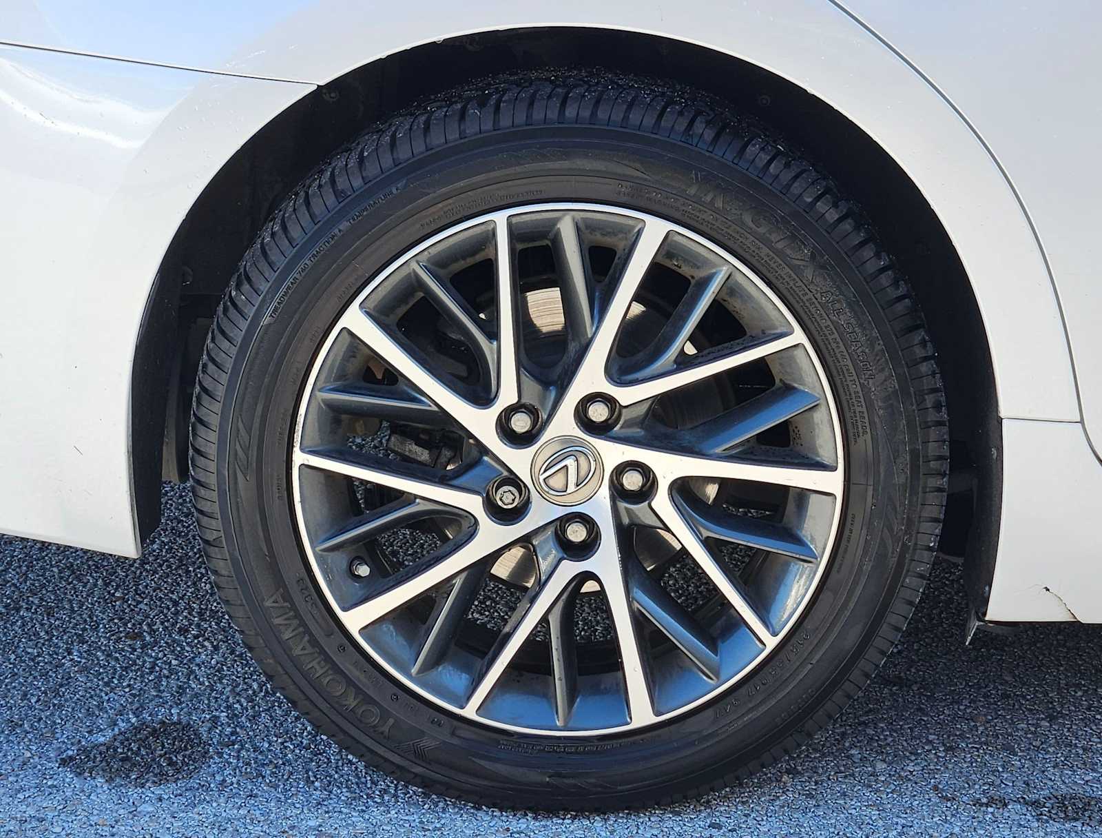 Thumbnail: 2018 Lexus ES - 13