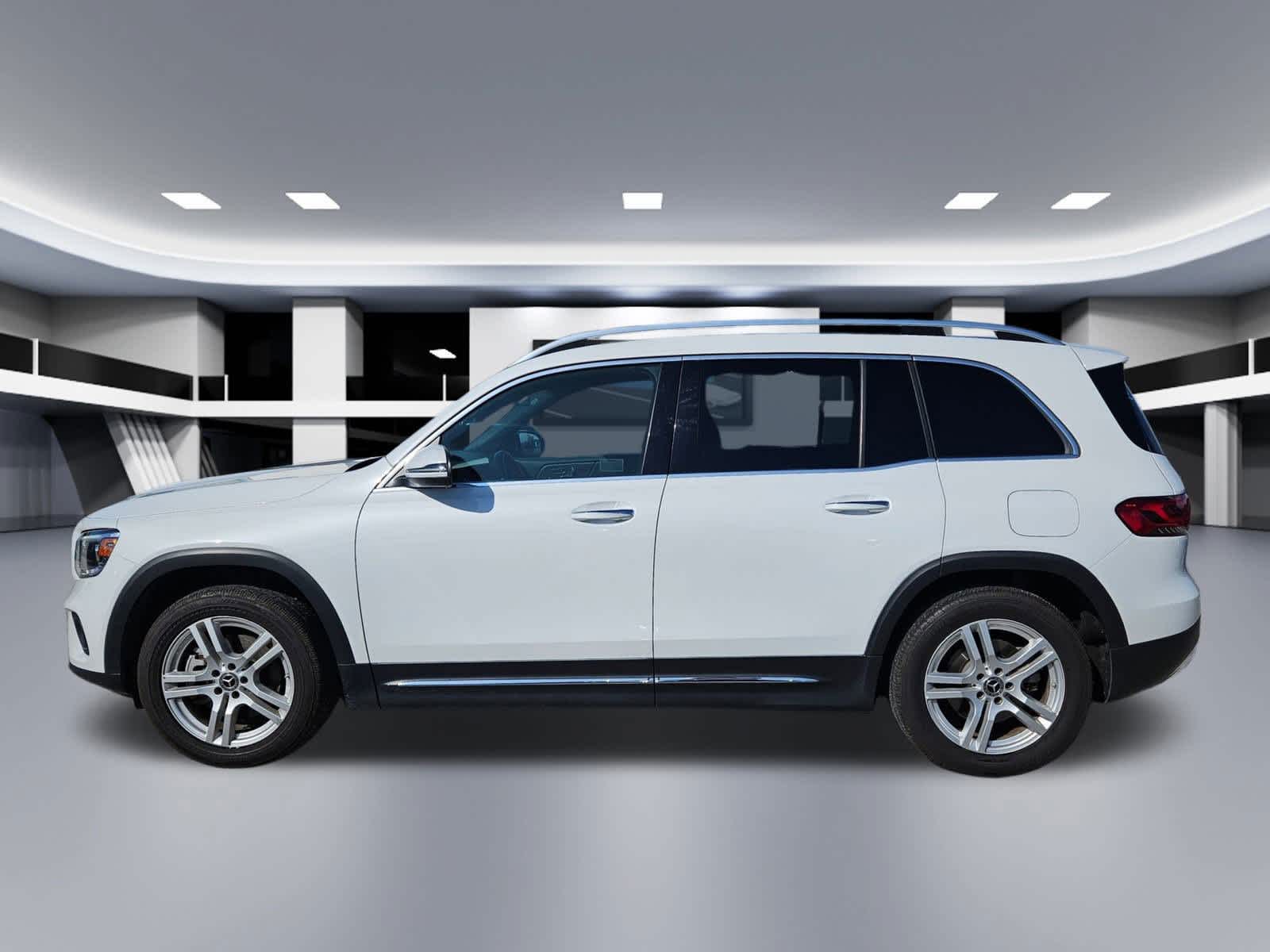 Thumbnail: 2023 Mercedes-Benz GLB - 2