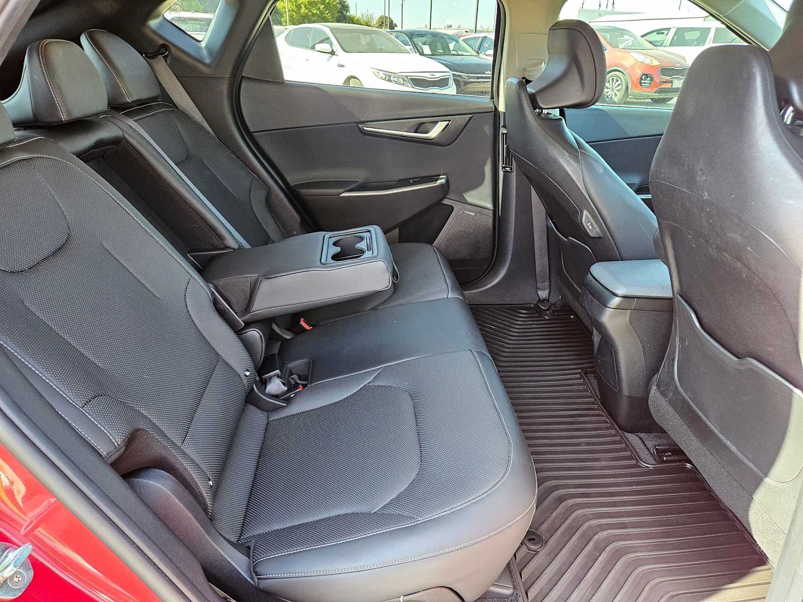 Thumbnail: 2023 Kia EV6 - 31