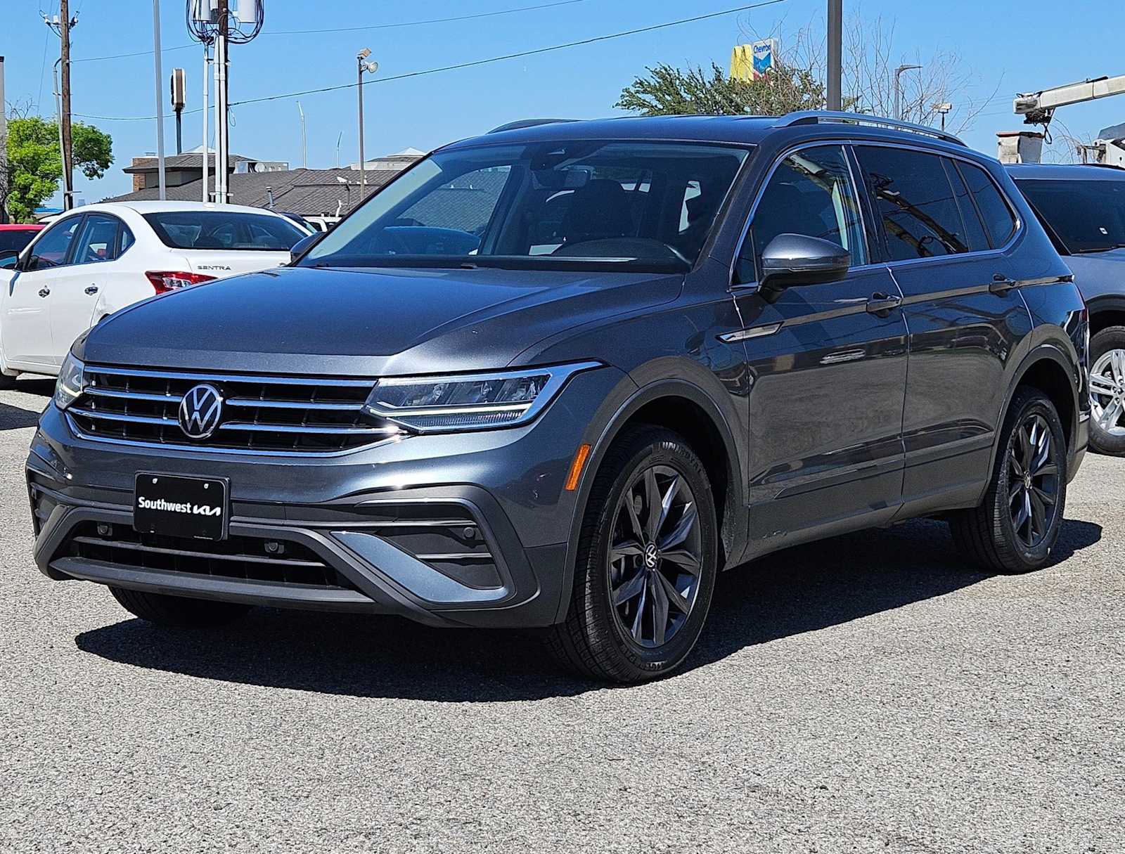 Thumbnail: 2022 Volkswagen Tiguan - 10