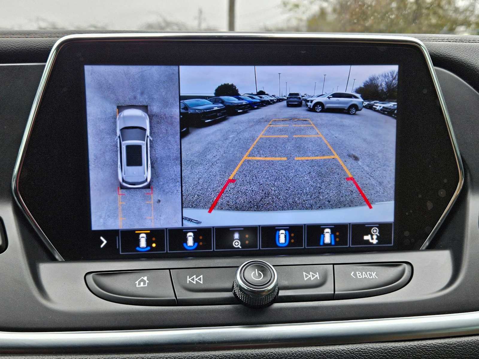 Thumbnail: 2020 Chevrolet Blazer - 30