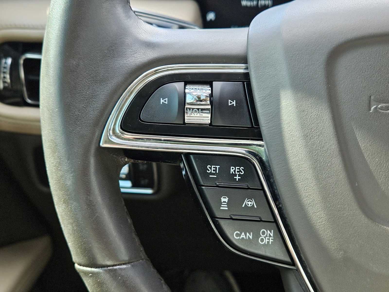 Thumbnail: 2022 Lincoln Nautilus - 26