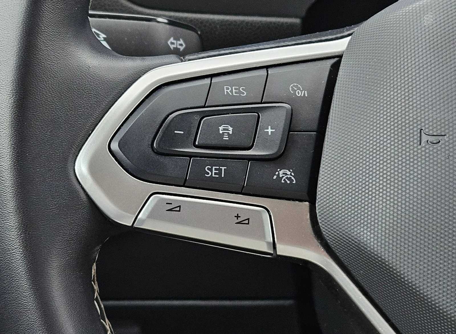 Thumbnail: 2024 Volkswagen Tiguan - 18