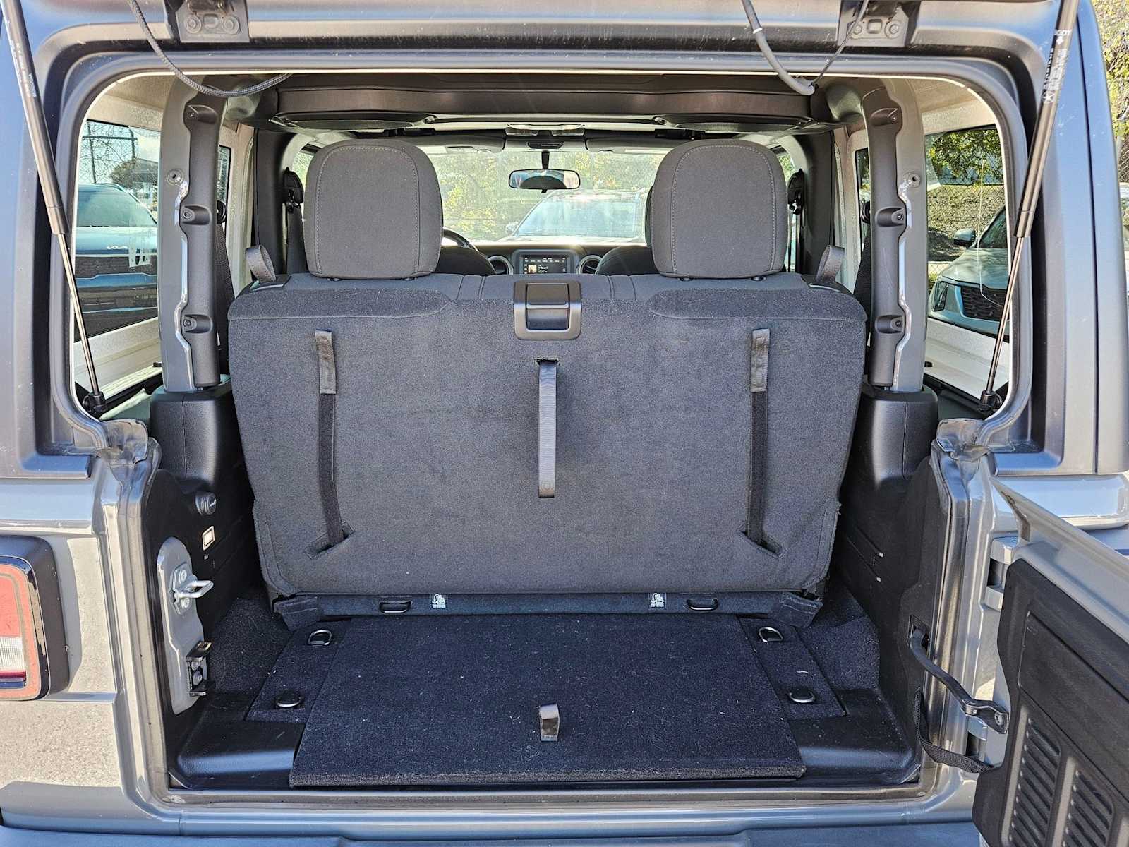 Thumbnail: 2021 Jeep Wrangler - 33