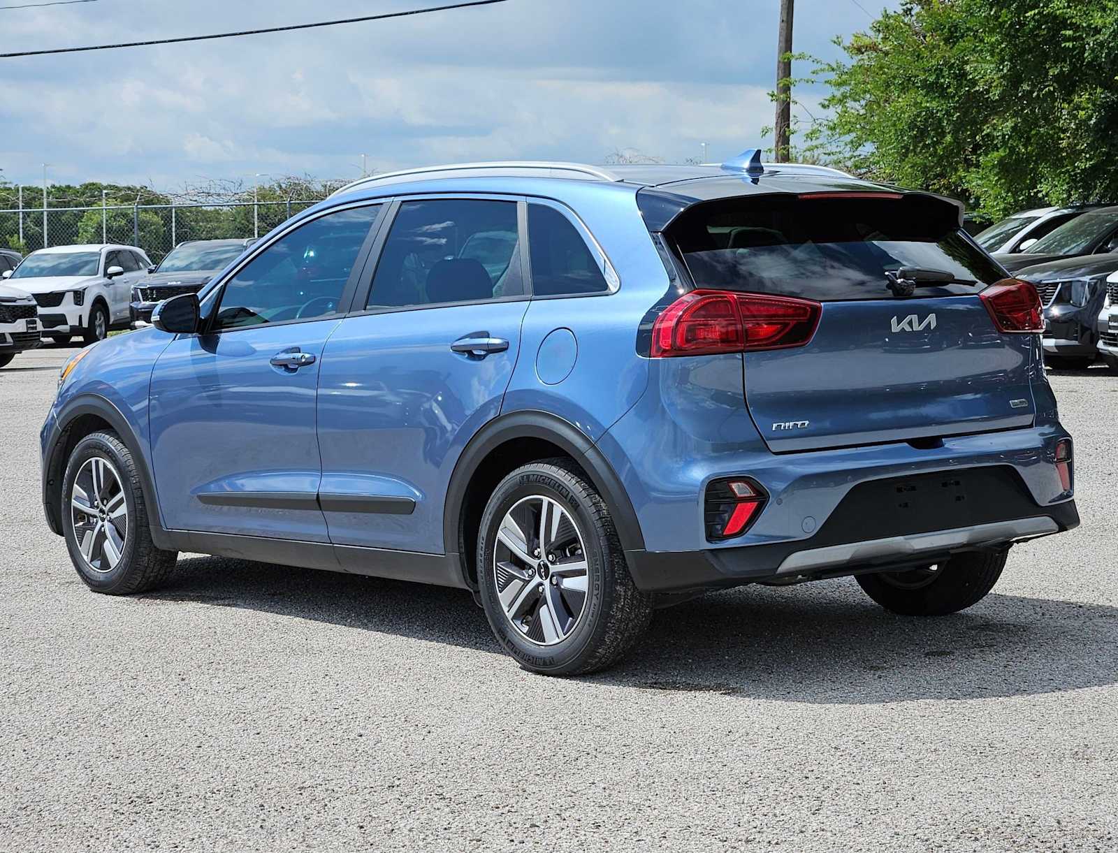 Thumbnail: 2022 Kia Niro - 4