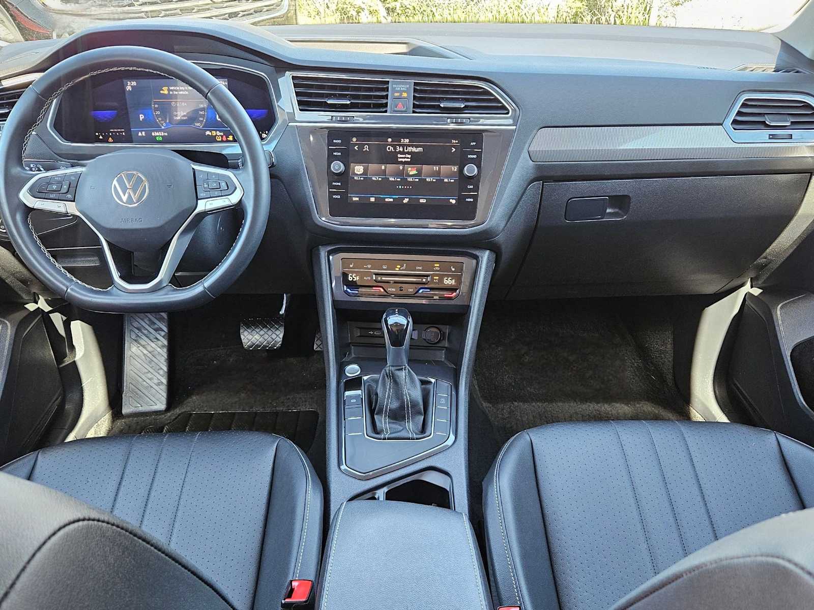 Thumbnail: 2022 Volkswagen Tiguan - 14