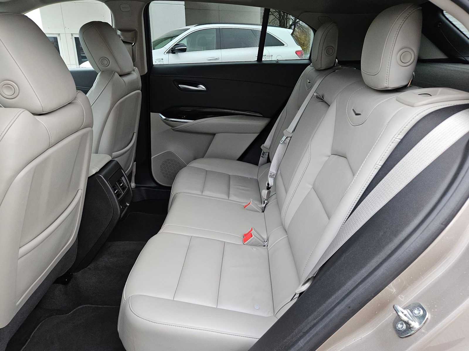 Thumbnail: 2023 Cadillac XT4 - 20