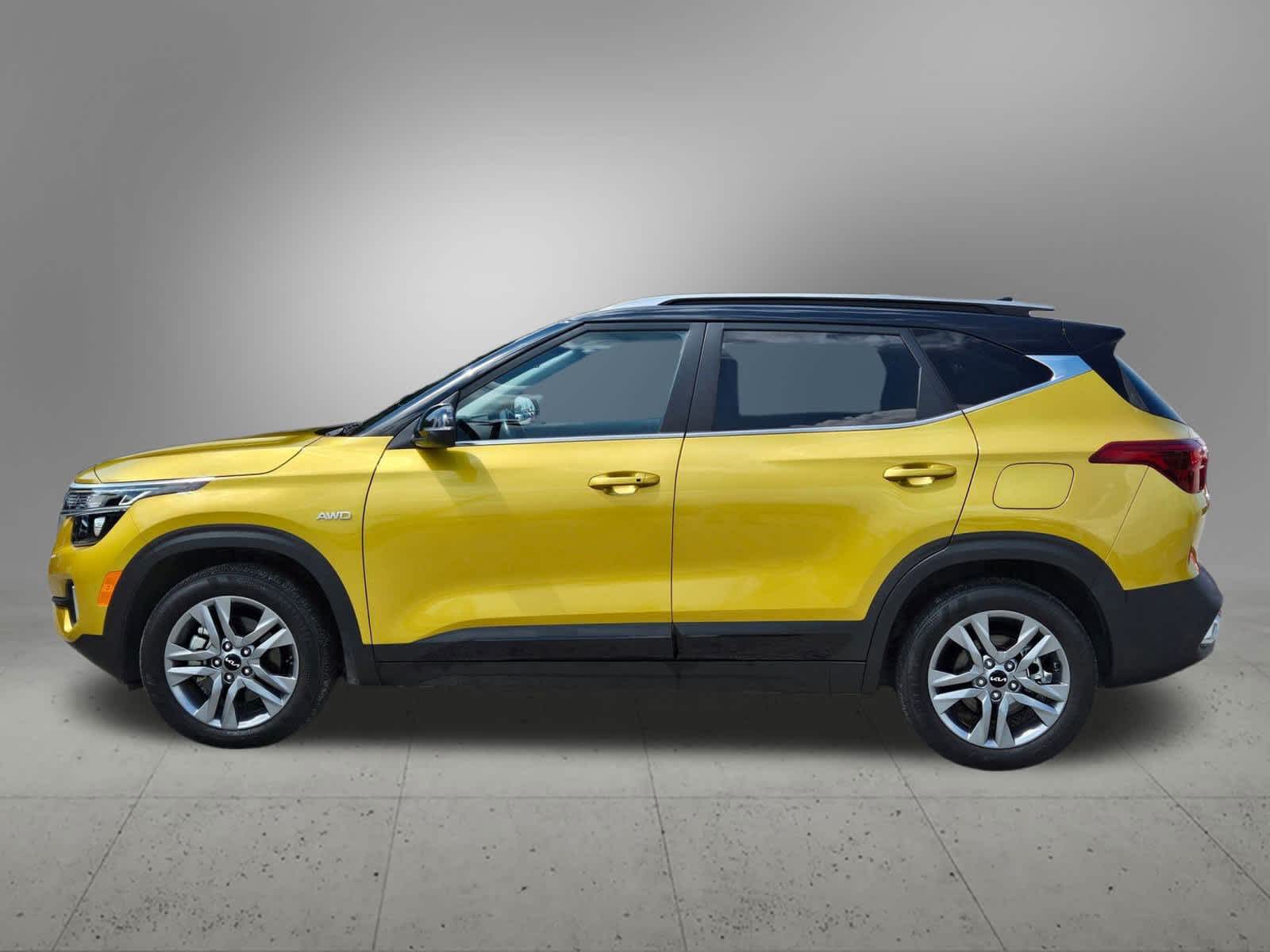 Thumbnail: 2023 Kia Seltos - 3