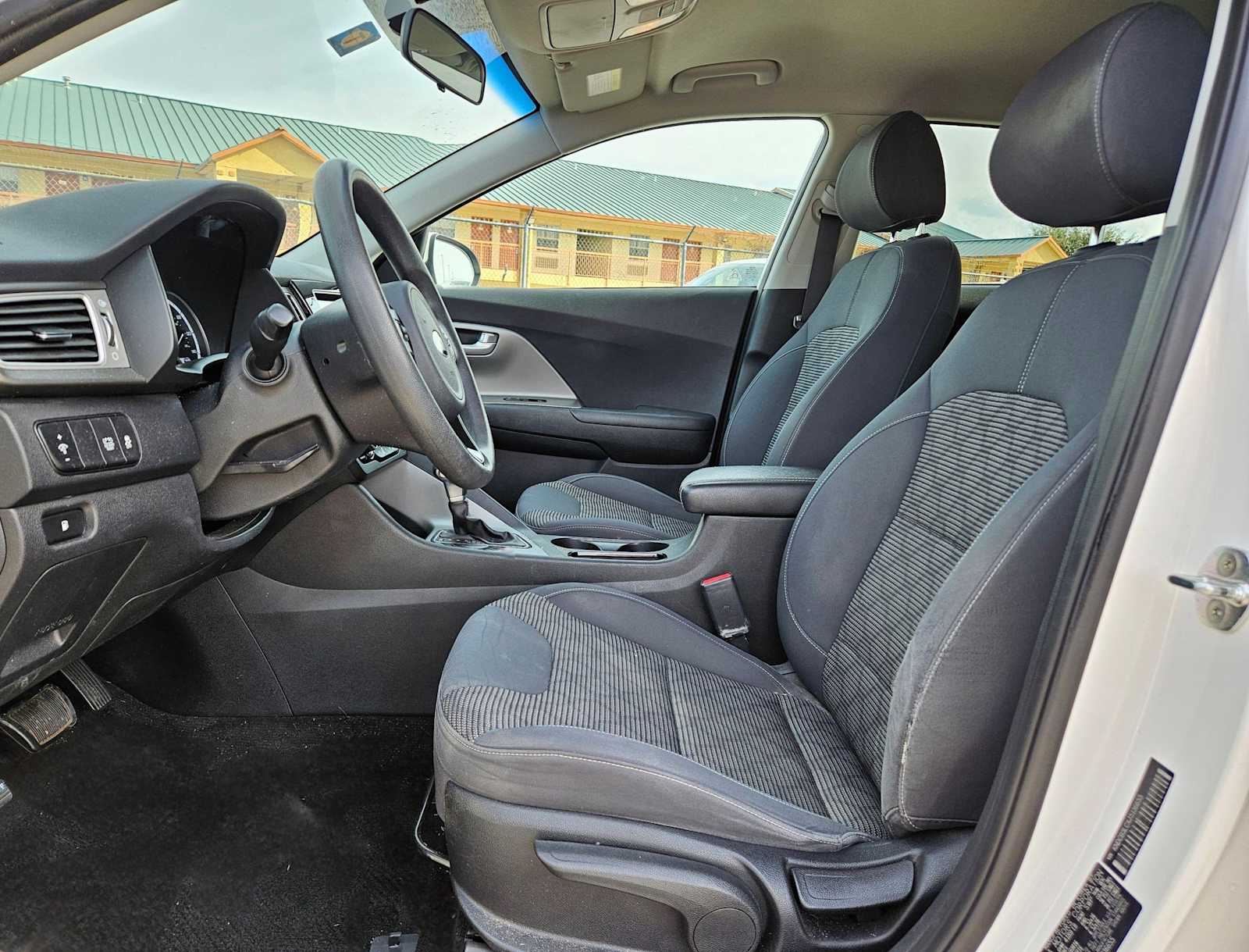 Thumbnail: 2018 Kia Niro - 16