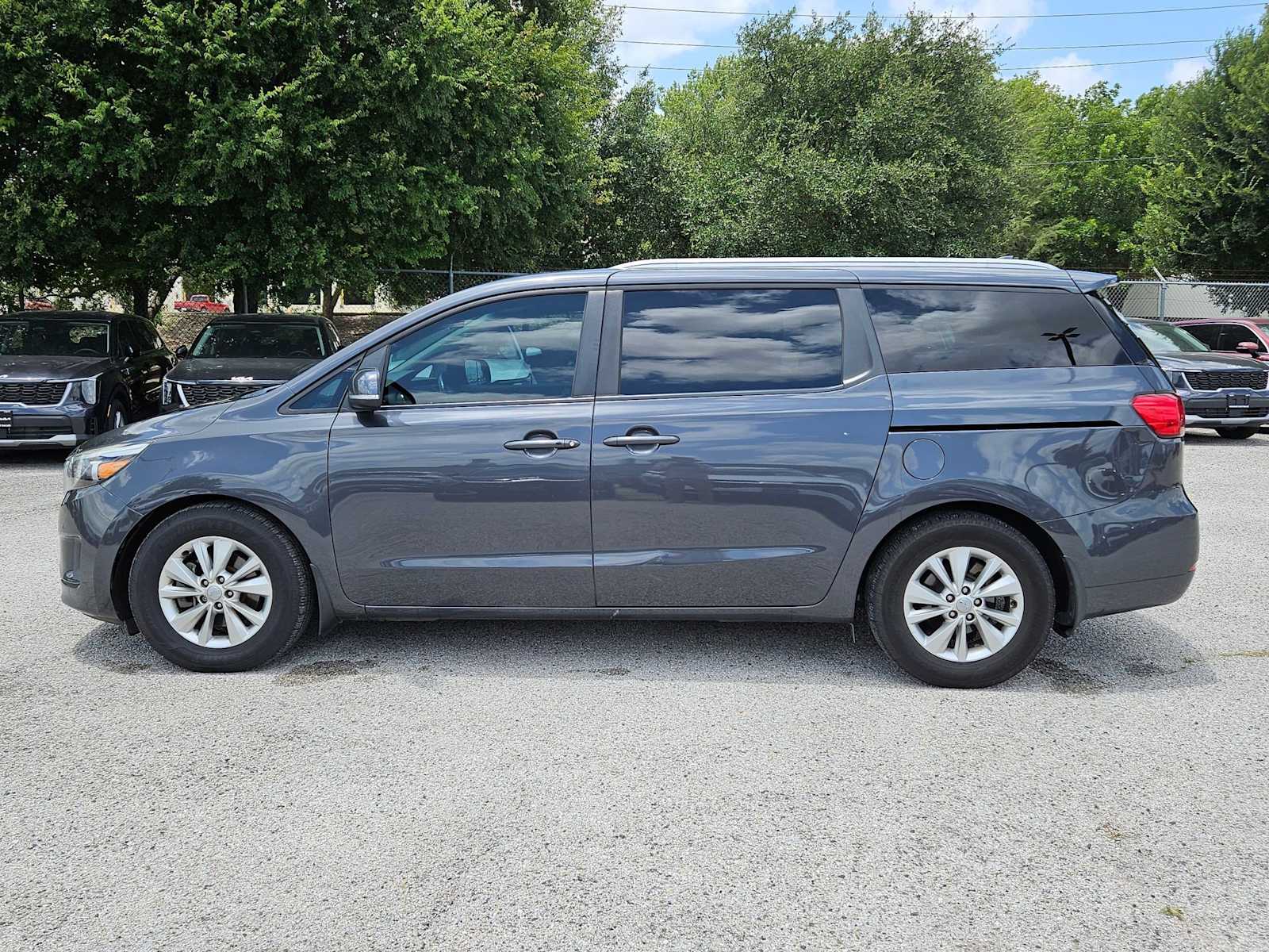 Thumbnail: 2017 Kia Sedona - 3