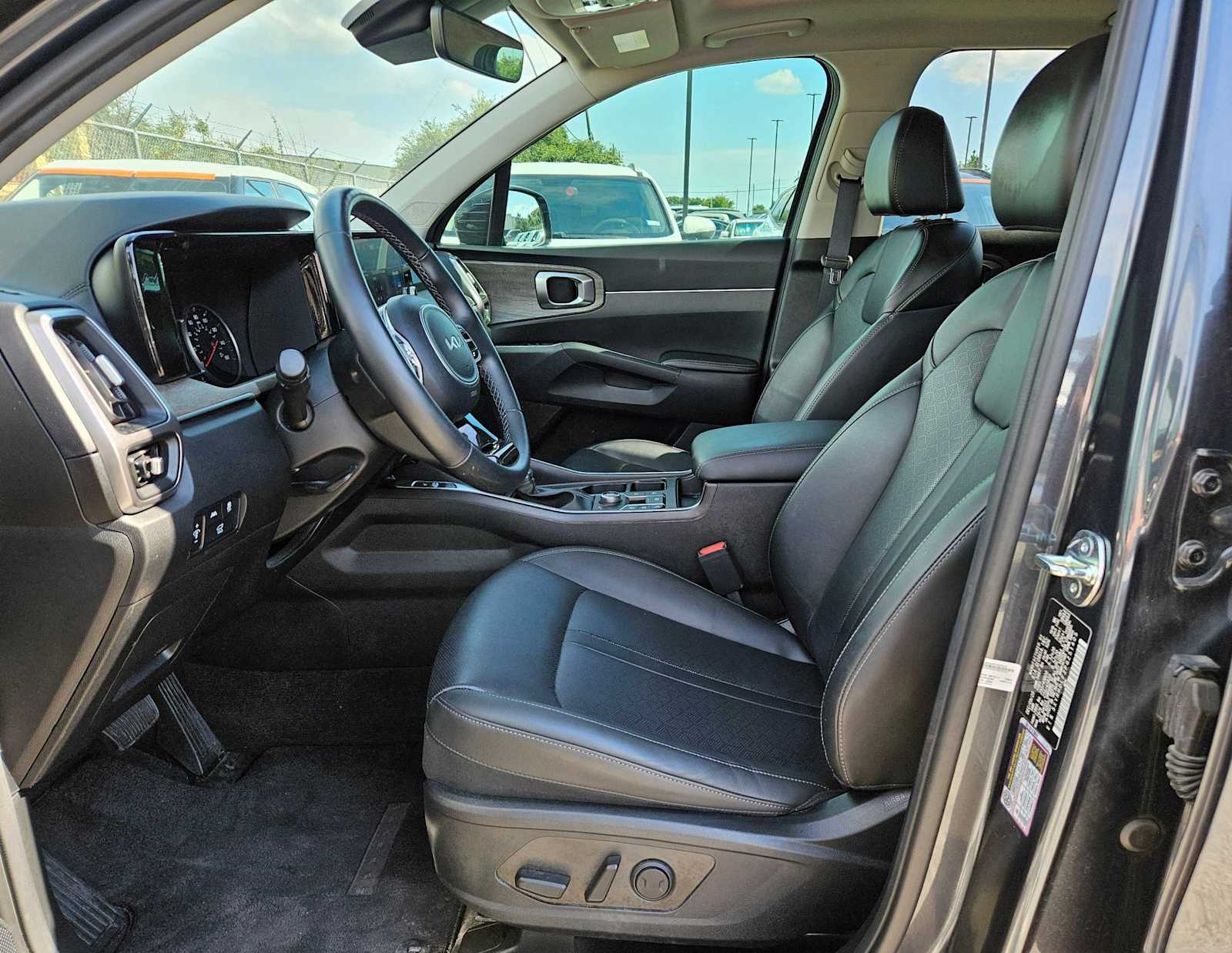 Thumbnail: 2023 Kia Sorento - 12