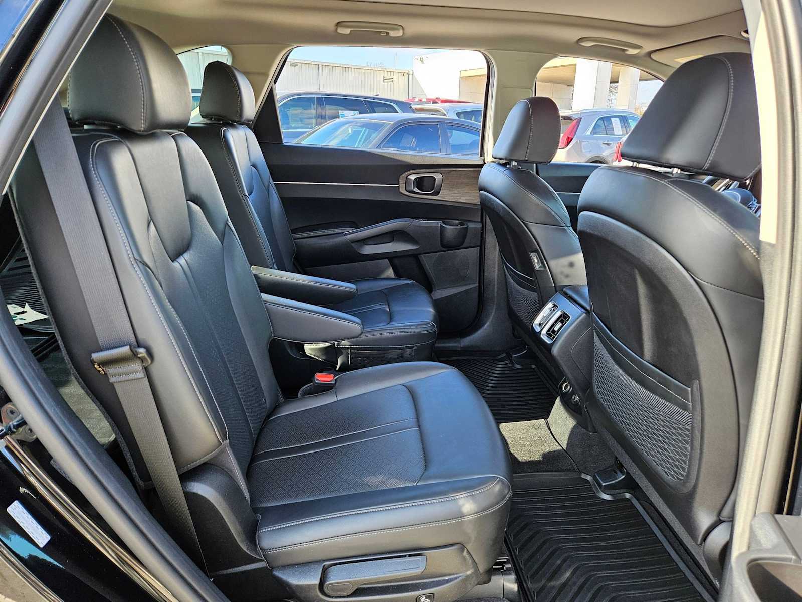 Thumbnail: 2023 Kia Sorento - 21