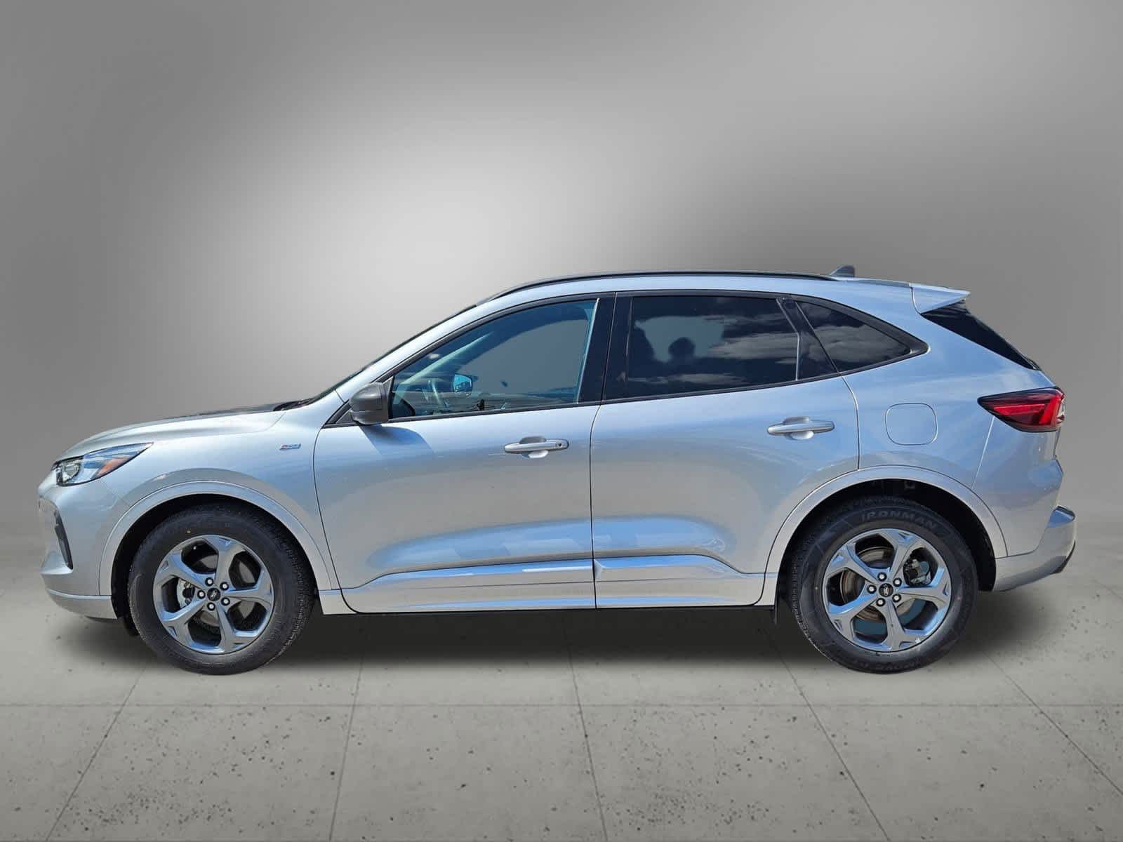 2023 Ford Escape ST-Line photo 2
