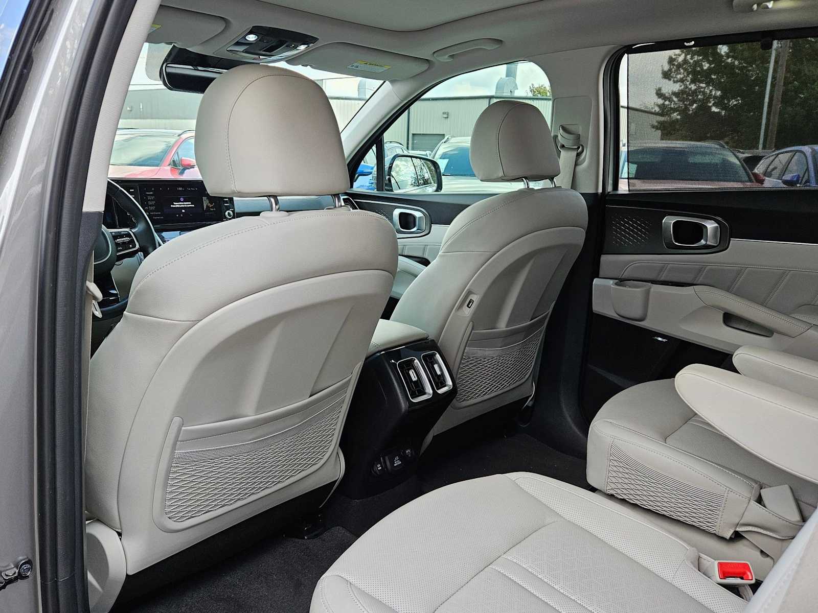 Thumbnail: 2023 Kia Sorento - 19