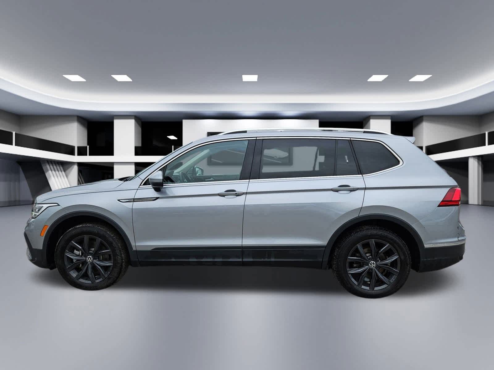 Thumbnail: 2024 Volkswagen Tiguan - 3