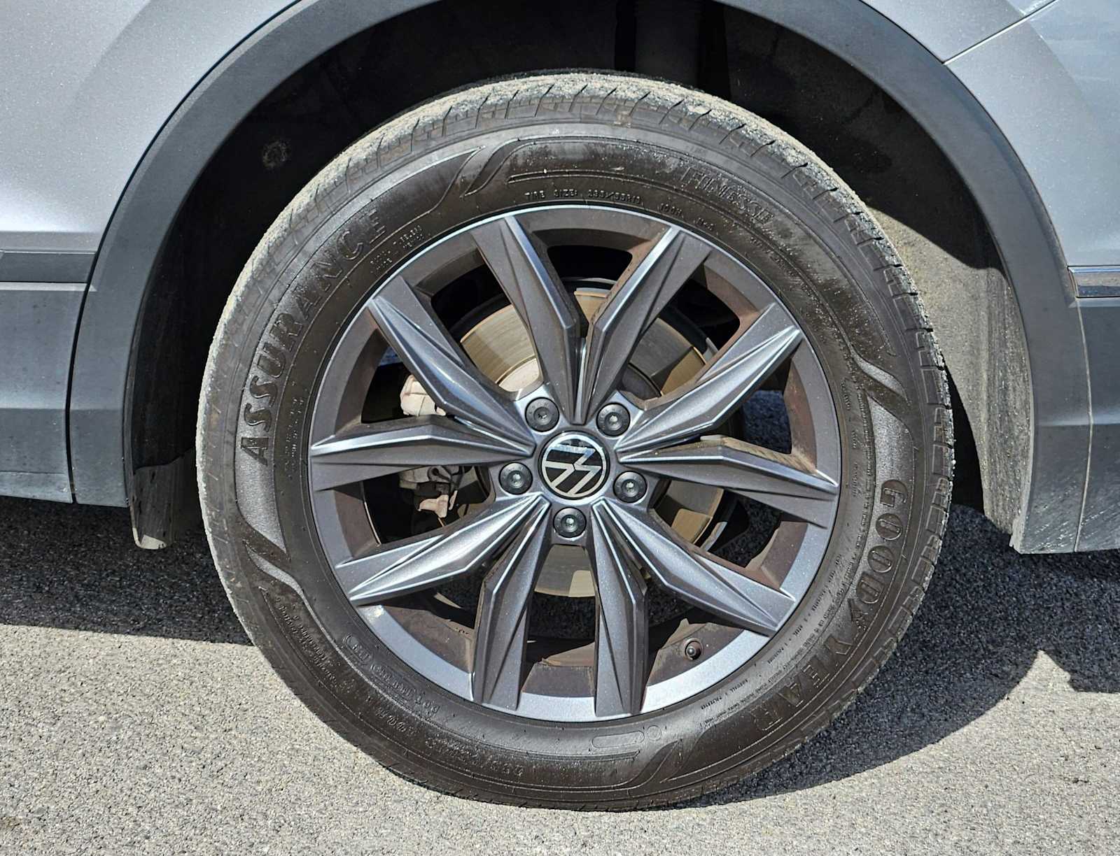 Thumbnail: 2023 Volkswagen Tiguan - 12