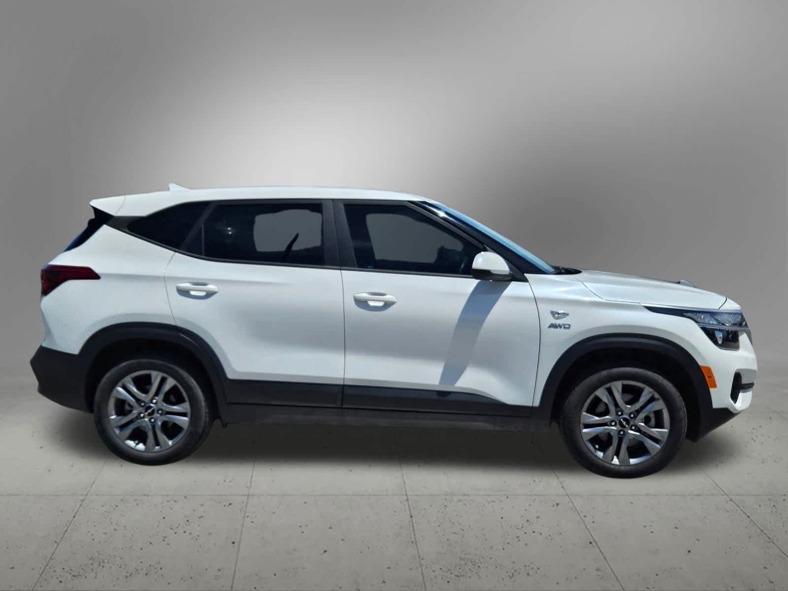 Thumbnail: 2022 Kia Seltos - 6