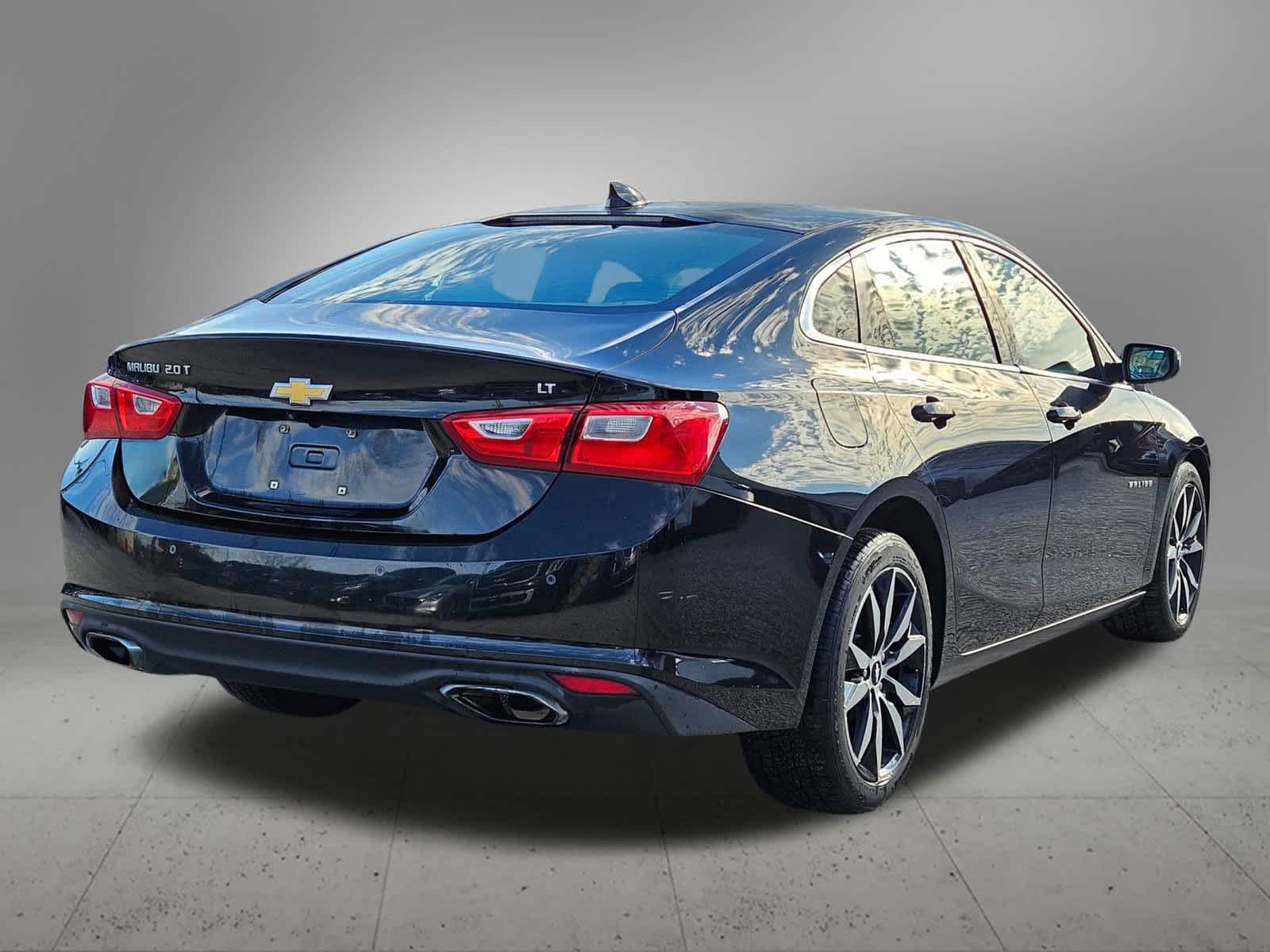 Thumbnail: 2016 Chevrolet Malibu - 5